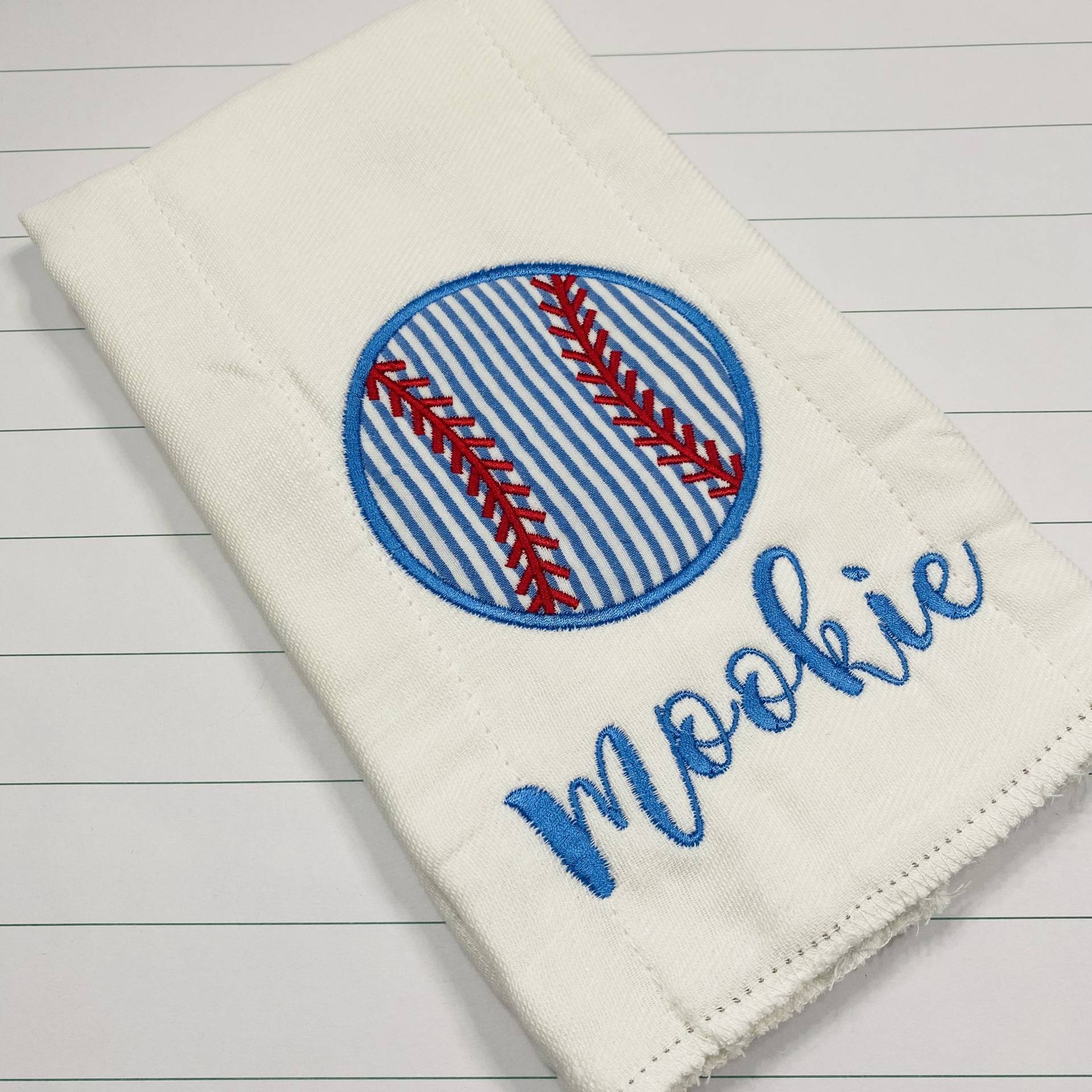Baseball Spucktuch/Sport Baby Geschenk Baseball Spucktuch/Sport Baby Geschenk von Etsy - CarolinaMonogramCo
