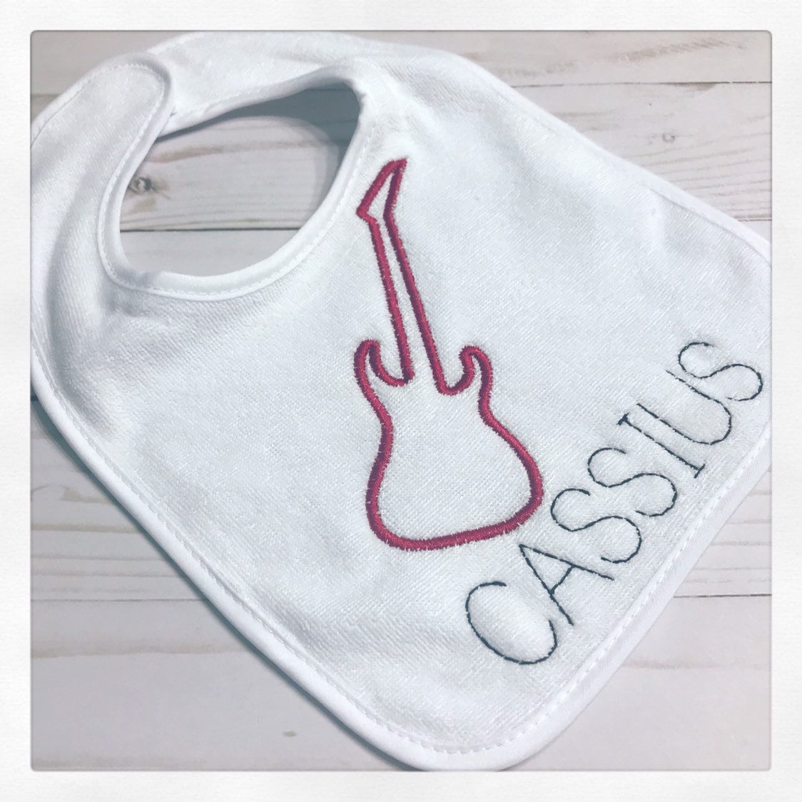 Gitarre Babylätzchen/Rockband Erstes Geburtstagslätzchen Musik Geburtstagsbib E-Gitarren-Bib Smash Cake Bib von Etsy - CarolinaMonogramCo