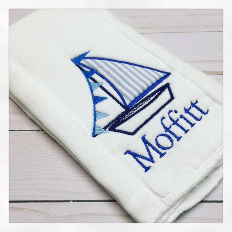 Segelboot Tuch/Boot Personalisiertes Segeltuch Maritimes Baby Geschenk Segelboot Tuch/Boot Personalisiertes Segeltuch Maritimes Baby Geschenk von Etsy - CarolinaMonogramCo