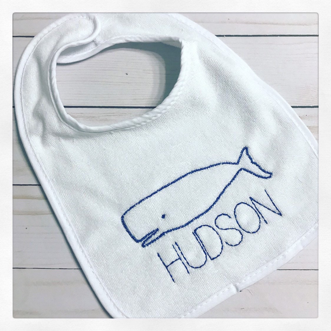 Wallätzchen/Personalisiertes Walbläschen Wal Print 1. Geburtstagslätzchen Beluga Babylätzchen Walgeburtstagslätzchen Smash Cake Bib Wallätzchen/Personalisiertes Walbläschen Wal Print 1. Geburtstagslätzchen Beluga Babylätzchen Walgeburtstagslätzchen Smash Cake Bib von Etsy - CarolinaMonogramCo