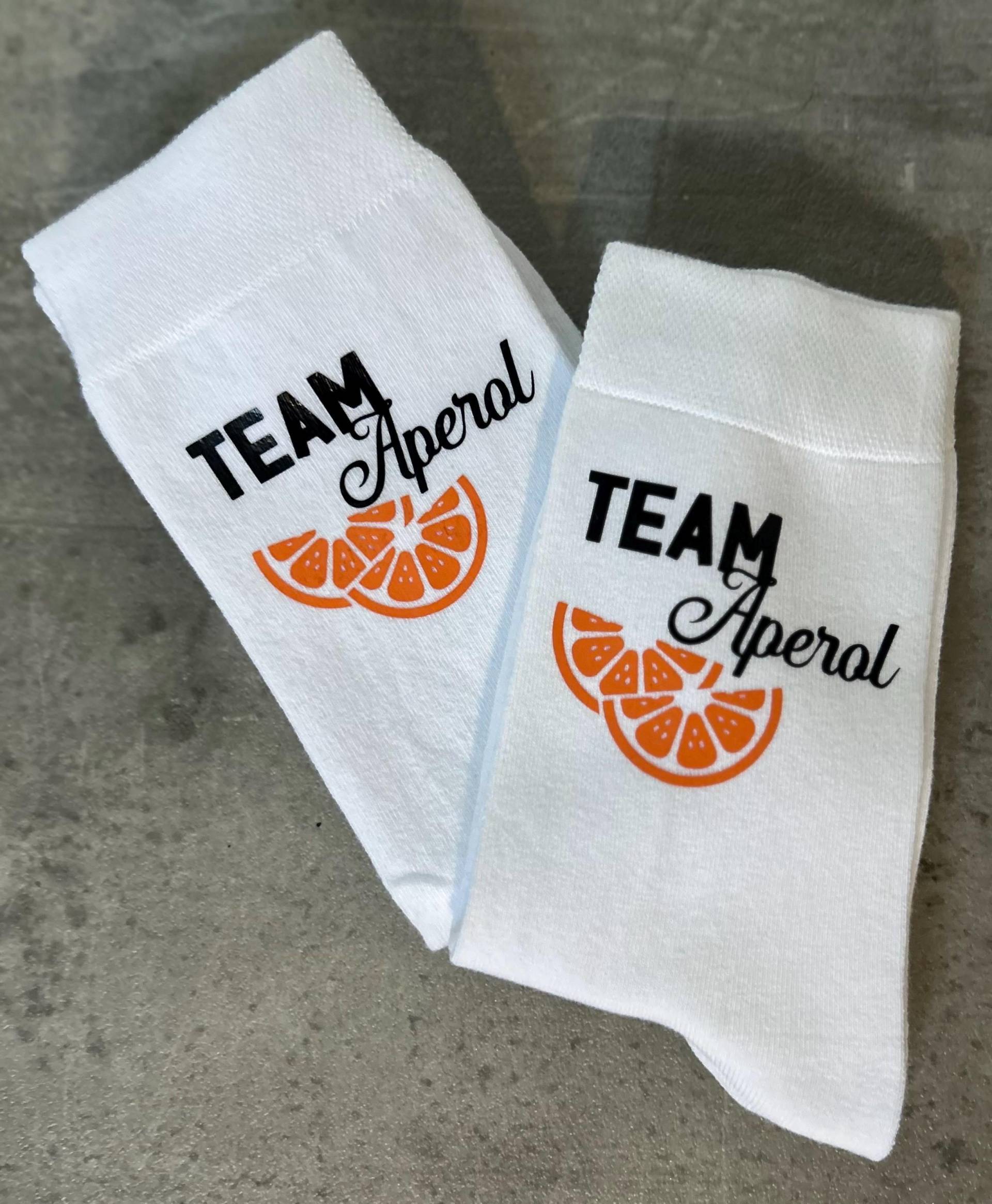 Socken „Team Aperol" in Weiß Socken „Team Aperol" in Weiß von Etsy - CasaMiaDesignbyCC