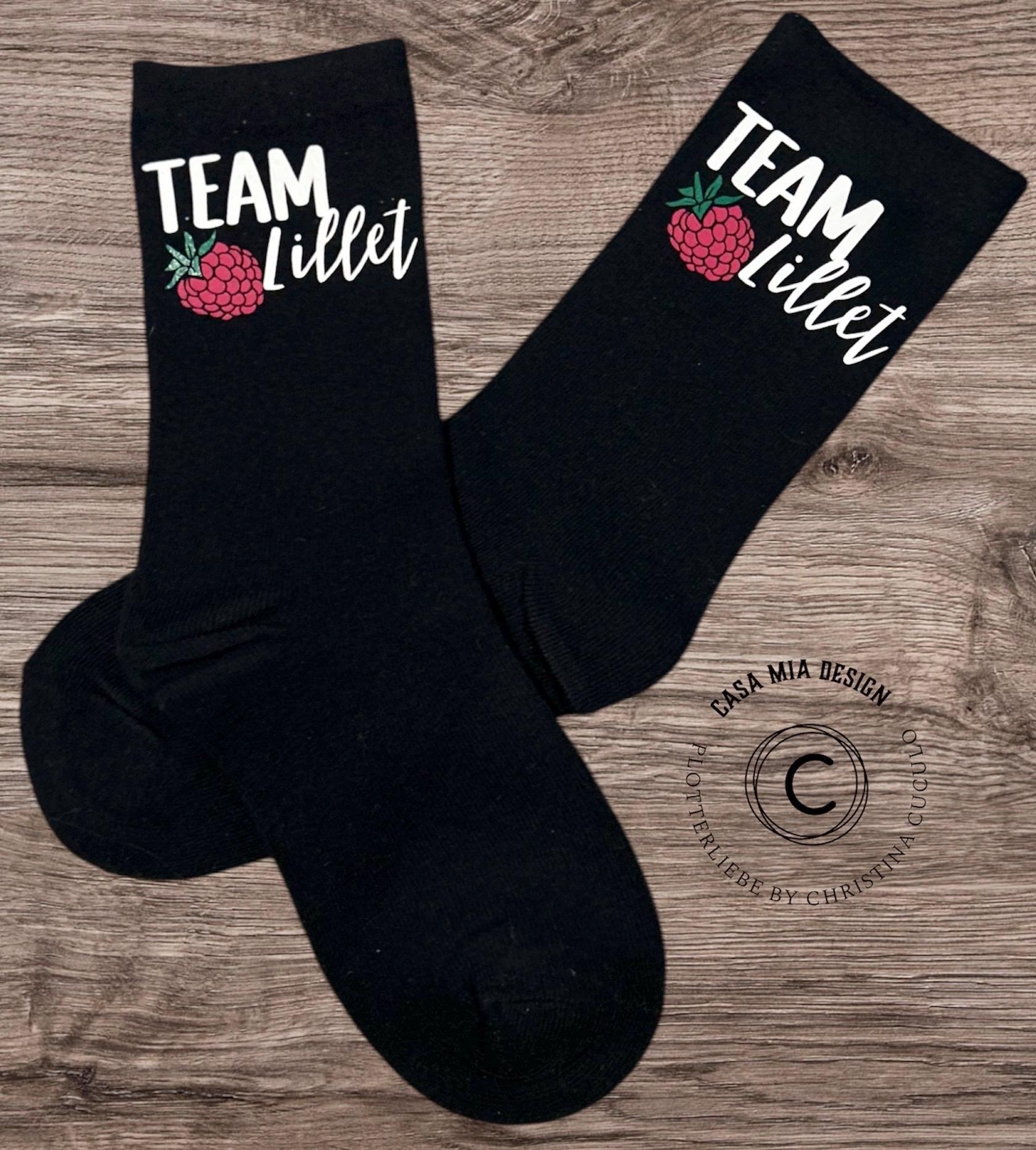 Socken „Team Lillet" in Schwarz Socken „Team Lillet" in Schwarz von Etsy - CasaMiaDesignbyCC
