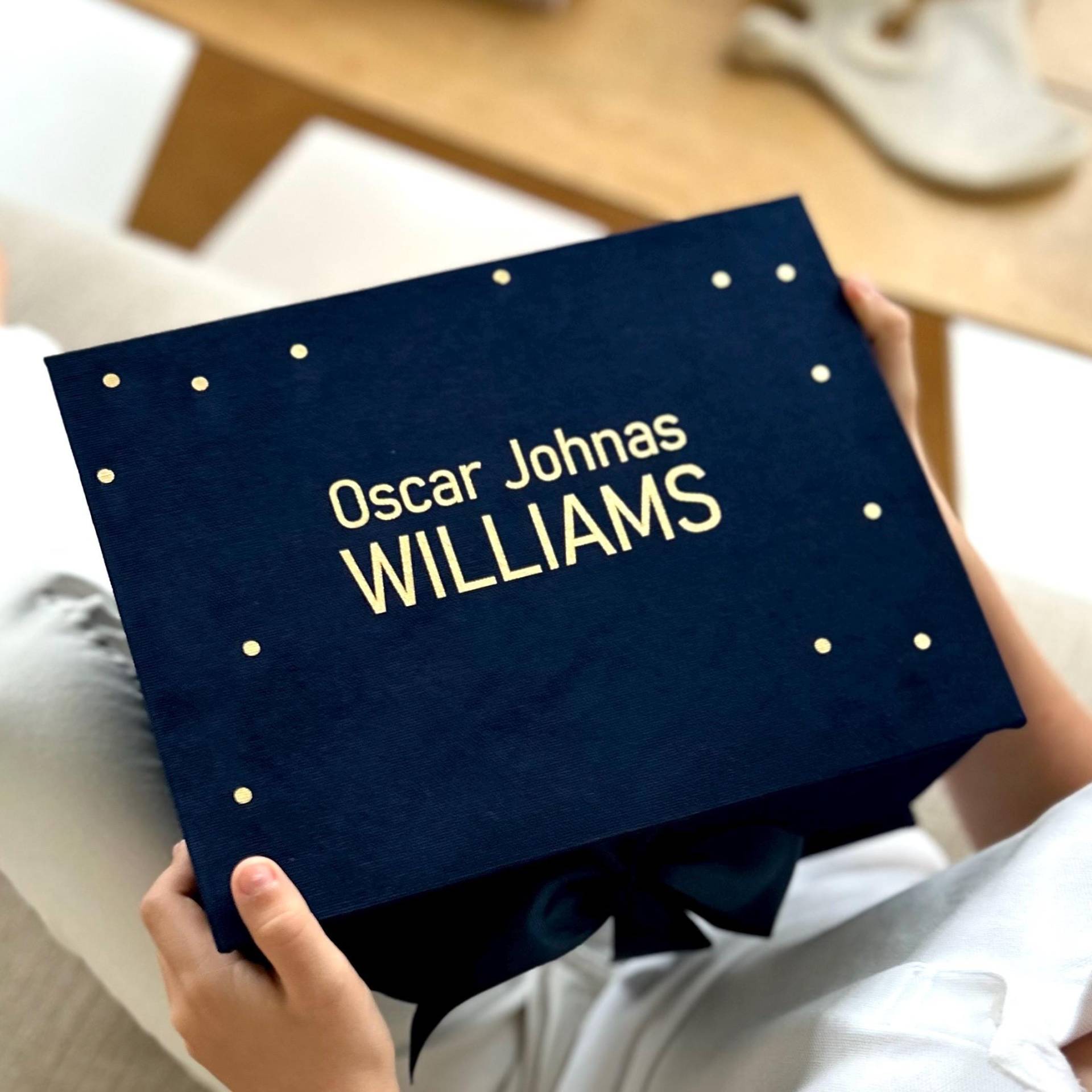 Personalisierte Handgemachte Baby-Erinnerungsbox Mit Goldenem Schriftzug - Cherish Baby Memories Forever I Geschenkbox Zur Taufe Personalisierte Handgemachte Baby-Erinnerungsbox Mit Goldenem Schriftzug - Cherish Baby Memories Forever I Geschenkbox Zur Taufe von Etsy - CatchThisMoment