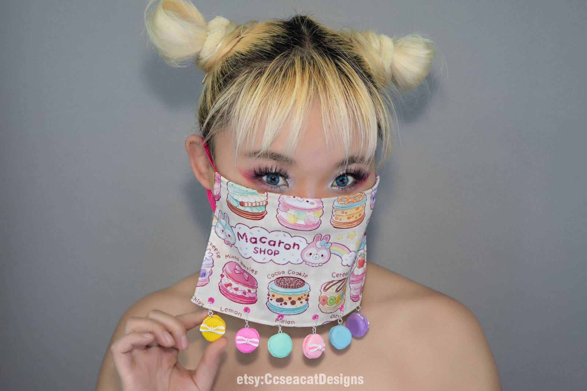 Kawaii Niedliche Regenbogen Farbe Macaron Gesichtsmaske Bedeckung Mit Baumelnden Regenbogenfarben Macarons Kawaii Niedliche Regenbogen Farbe Macaron Gesichtsmaske Bedeckung Mit Baumelnden Regenbogenfarben Macarons von Etsy - CcseacatDesigns