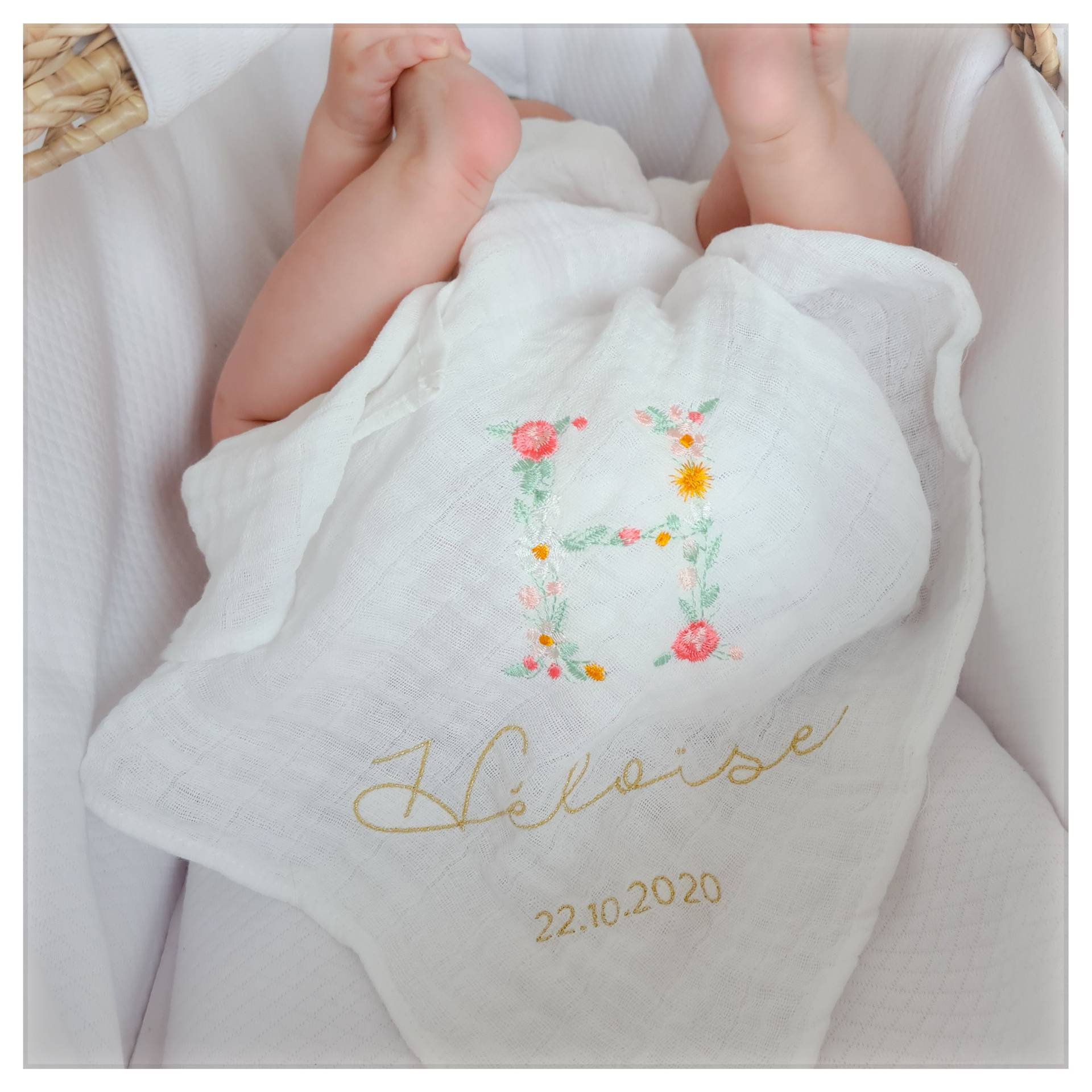 Weiße Baumwollwindel Mit Floraler Initialenstickerei | Vorname Und Datum Zur Personalisierung Weiße Baumwollwindel Mit Floraler Initialenstickerei | Vorname Und Datum Zur Personalisierung von Etsy - CecileDelachaux