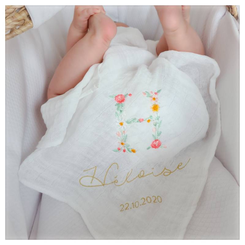 Weiße Baumwollwindel Mit Floraler Initialenstickerei | Vorname Und Datum Zur Personalisierung von Etsy - CecileDelachaux