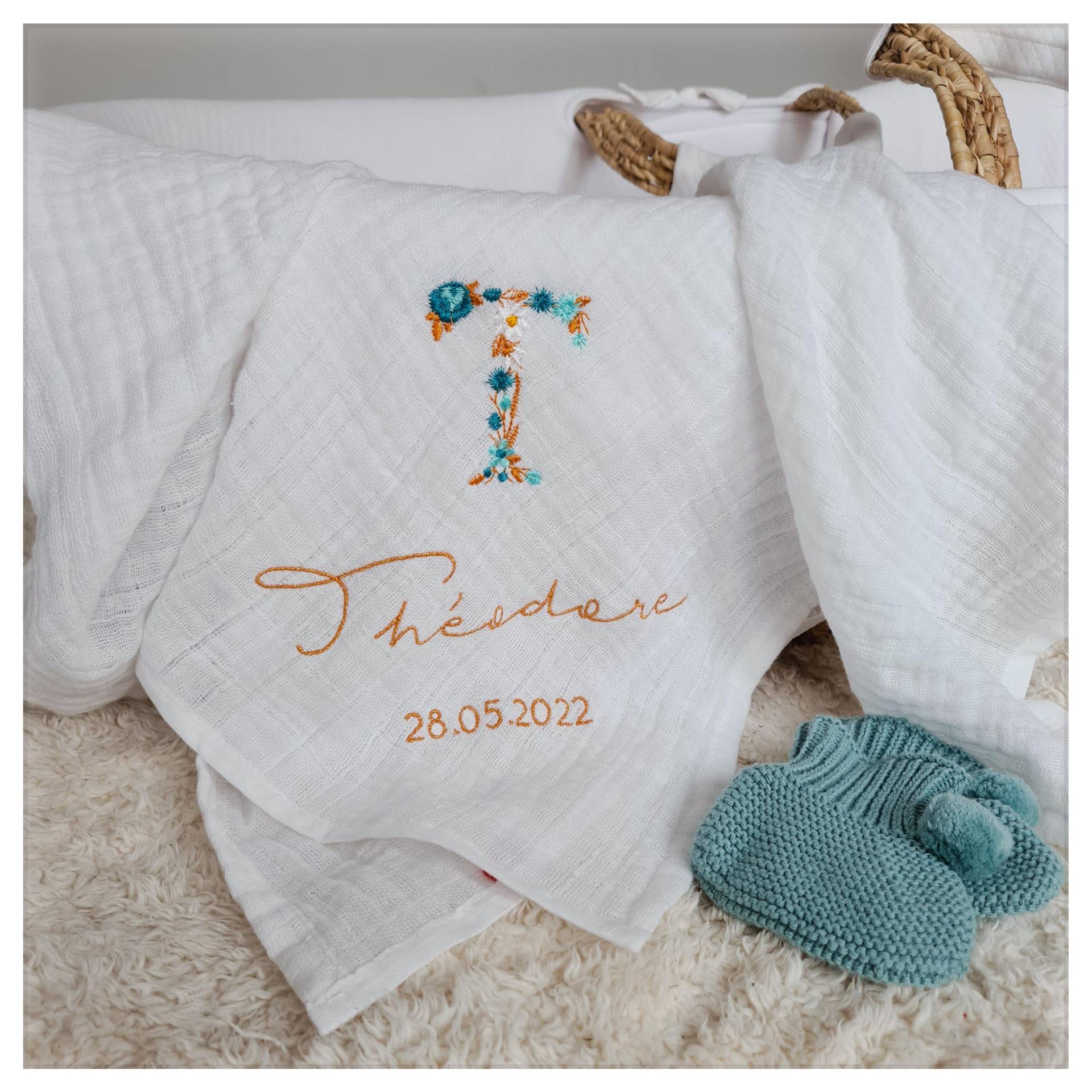 Weiße Baumwollwindel Mit Floraler Initialenstickerei | Vorname Und Datum Zur Personalisierung Weiße Baumwollwindel Mit Floraler Initialenstickerei | Vorname Und Datum Zur Personalisierung von Etsy - CecileDelachaux