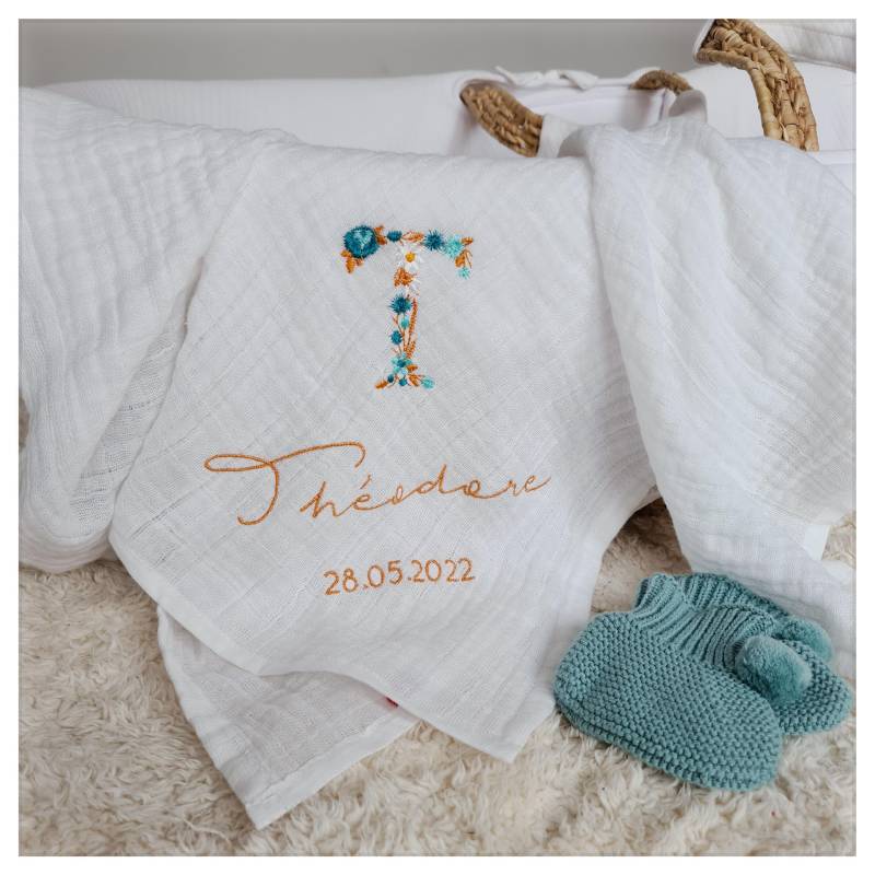 Weiße Baumwollwindel Mit Floraler Initialenstickerei | Vorname Und Datum Zur Personalisierung von Etsy - CecileDelachaux