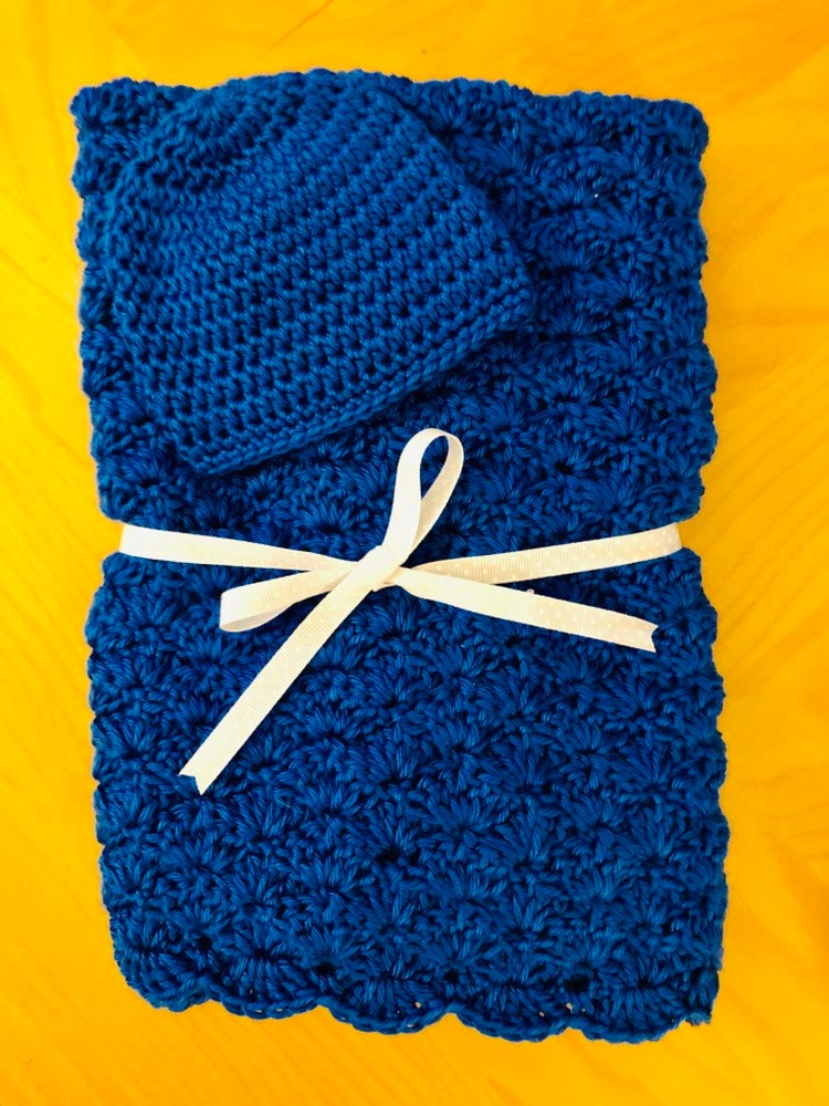 Gehäkelte Babydecke Mit Passender Mütze - Royal Blau von Etsy - CharlotteCrochet
