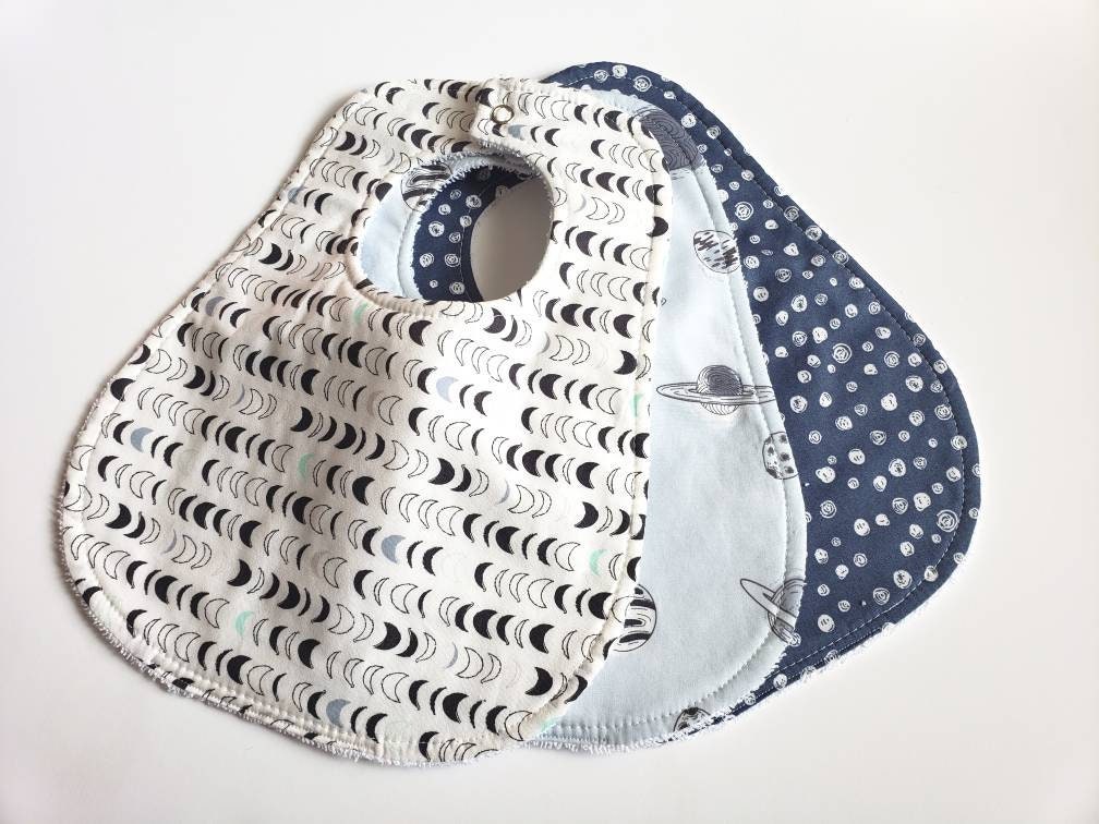Baby Lätzchen - 3Er Set Stargazer Kollektion Weltraum Gender Neutral Blau Mond Kinderzimmer Planet von Etsy - CharlotteQuiltCo
