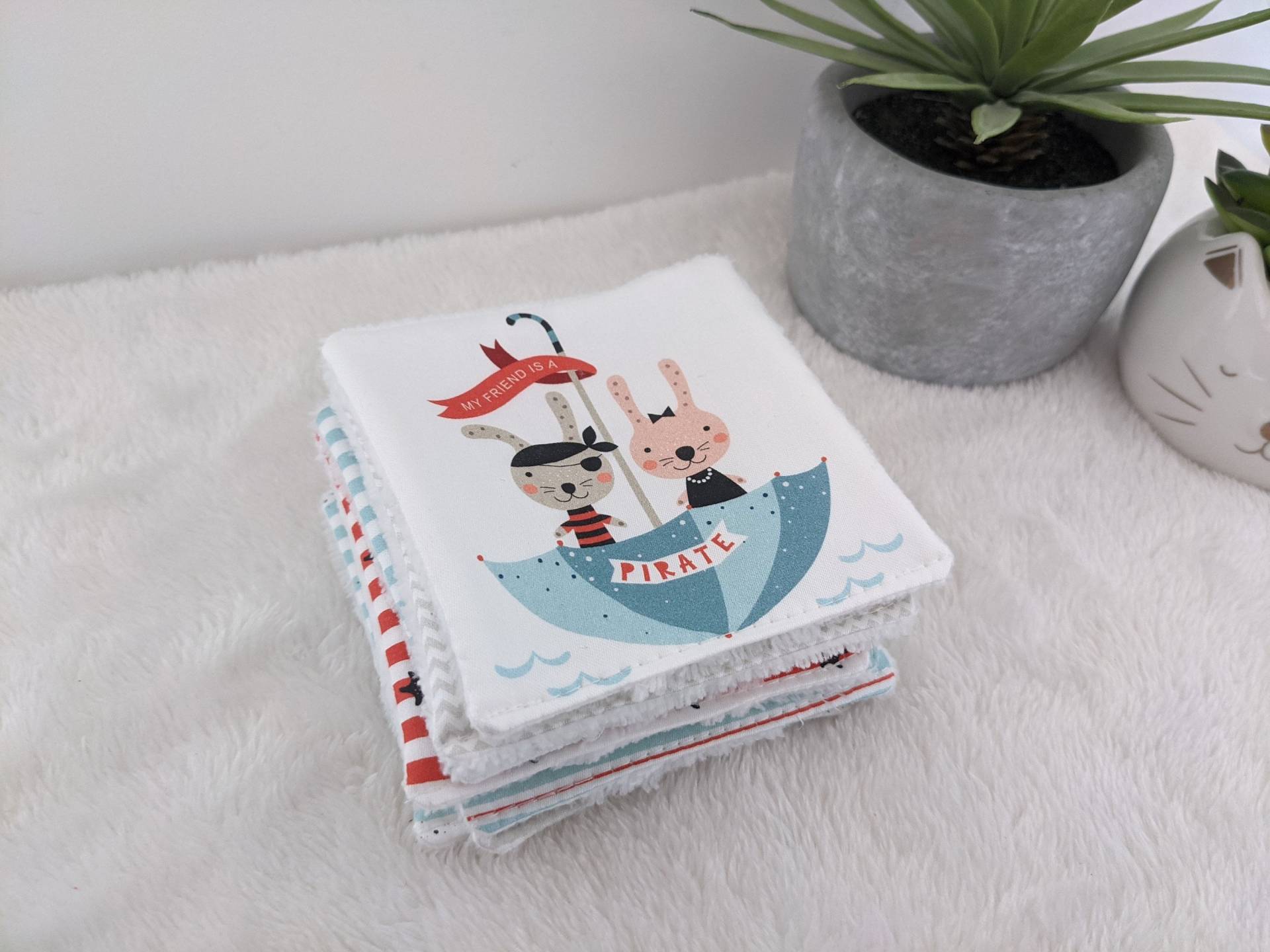 Waschbare Babytücher Aus Bio-Baumwolle Mit Piratenmotiv - 9Er-Set Ozeanblau Geschenk Für Babyjungen Zero Waste Handgefertigt in Frankreich Waschbare Babytücher Aus Bio-Baumwolle Mit Piratenmotiv - 9Er-Set Ozeanblau Geschenk Für Babyjungen Zero Waste Handgefertigt in Frankreich von Etsy - ChezMelleAnge