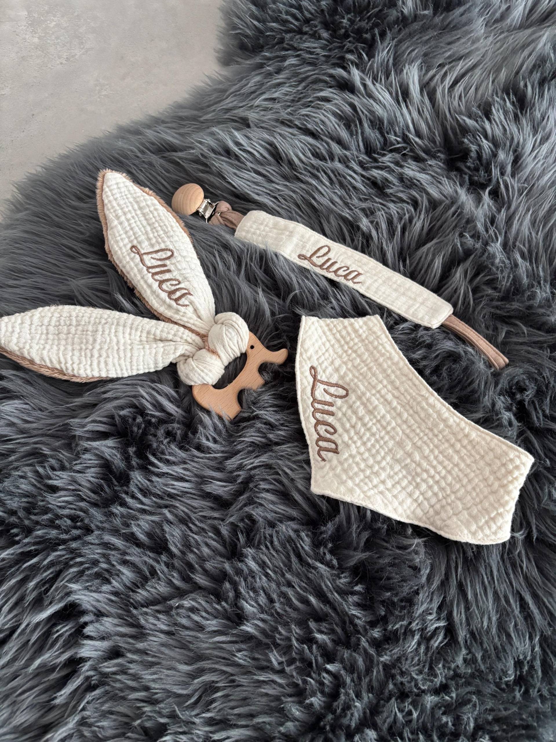 Musselin Halstuch Sabbertuch Personalisiert Mit Namen/Babygeschenk Geschenk Zur Geburt Von 0-2 Jahre Schnullerkette Greifring Musselin Halstuch Sabbertuch Personalisiert Mit Namen/Babygeschenk Geschenk Zur Geburt Von 0-2 Jahre Schnullerkette Greifring von Etsy - ChicAndHeart