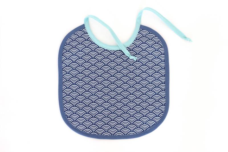 Babylätzchen Aus Beschichteter Baumwolle Navy Waves Babylätzchen Aus Beschichteter Baumwolle Navy Waves von Etsy - ChooRose