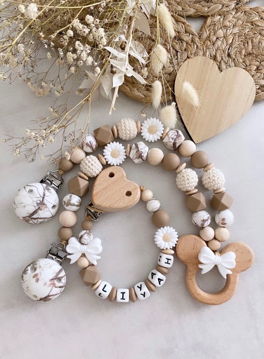 Schnullerkette Mit Name Kinderwagenkette Personalisiert Mädchen Maus Naturtöne Schnullerkette Mit Name Kinderwagenkette Personalisiert Mädchen Maus Naturtöne von Etsy - ChriluzaShop