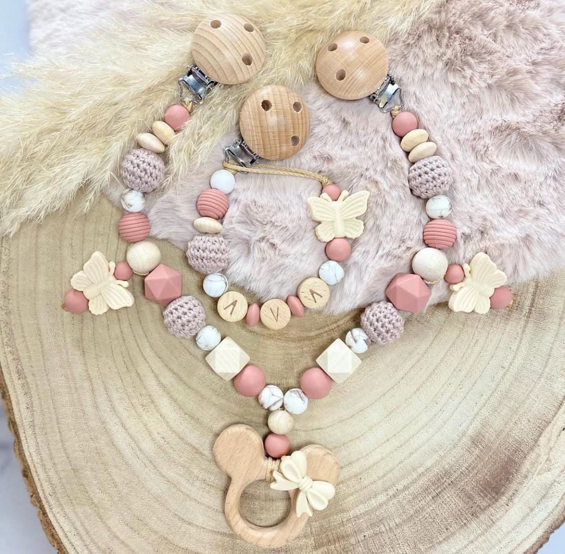 Schnullerkette Mit Name Kinderwagenkette Set Mädchen Personalisiert Maus Schmetterling Schleife Holz Silikon von Etsy - ChriluzaShop