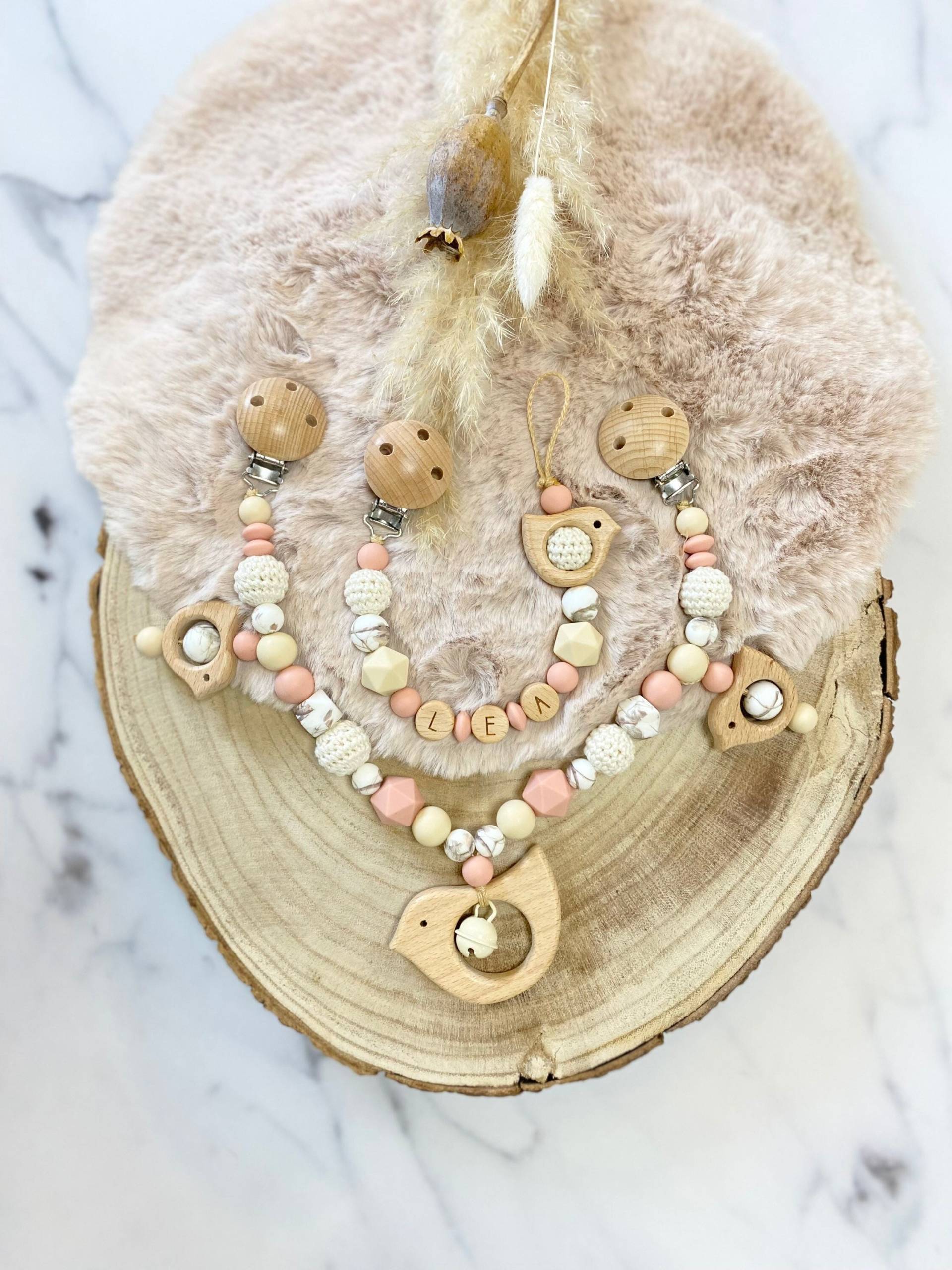 Schnullerkette Mit Name Kinderwagenkette Set Personalisiert Vogel Mädchen Rosa Apricot Beige Holz Naturmarmorierung Schnullerkette Mit Name Kinderwagenkette Set Personalisiert Vogel Mädchen Rosa Apricot Beige Holz Naturmarmorierung von Etsy - ChriluzaShop