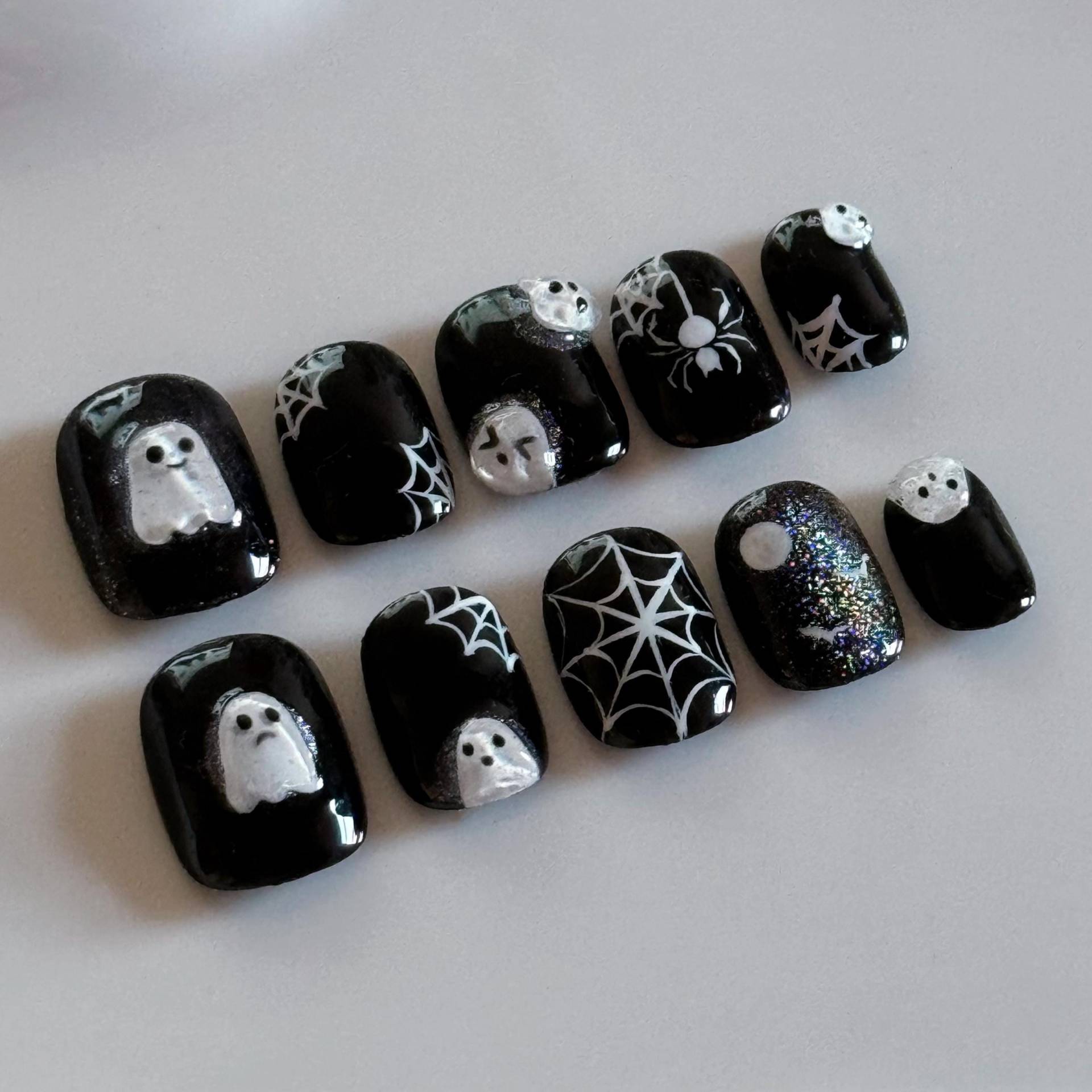 Peek-A-Boo Drücken Sie Auf Die Nägel | 10 Halloween Maßgeschneidert von Etsy - ChubbyFishStudio