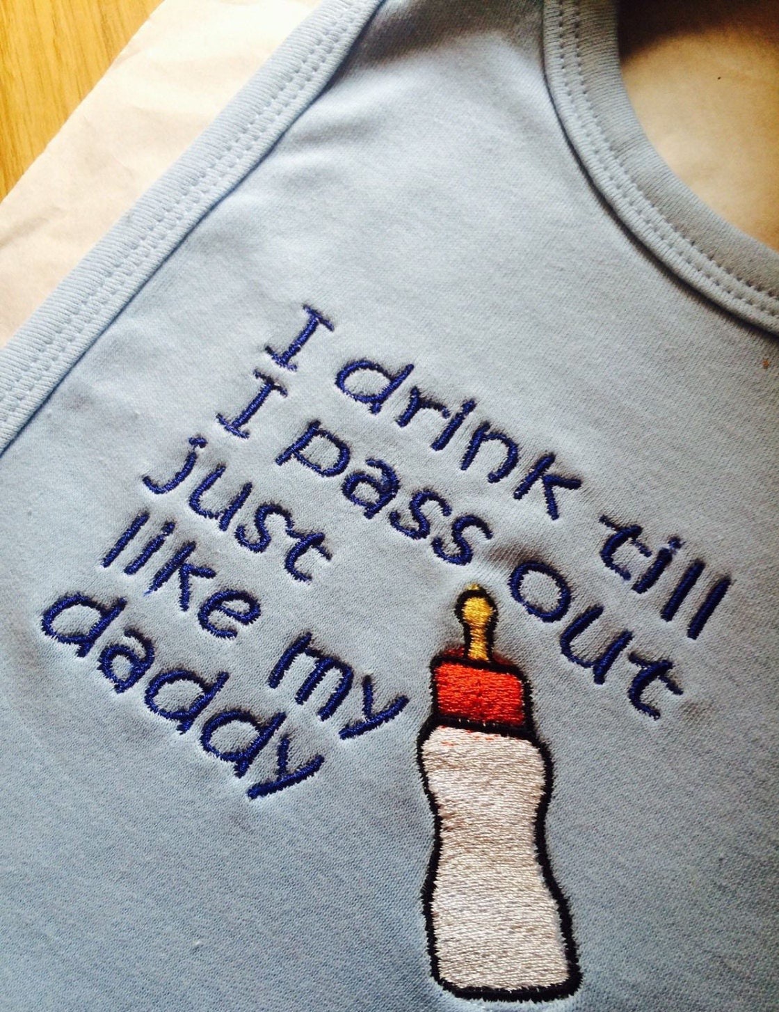 Ich Trinke Bis Ich Heraus Baby/Kleinkind Pullover Lätzchen Geschenk 100% Baumwolle in 6 Farben Erhältlich von Etsy - ClaireCreationOnline