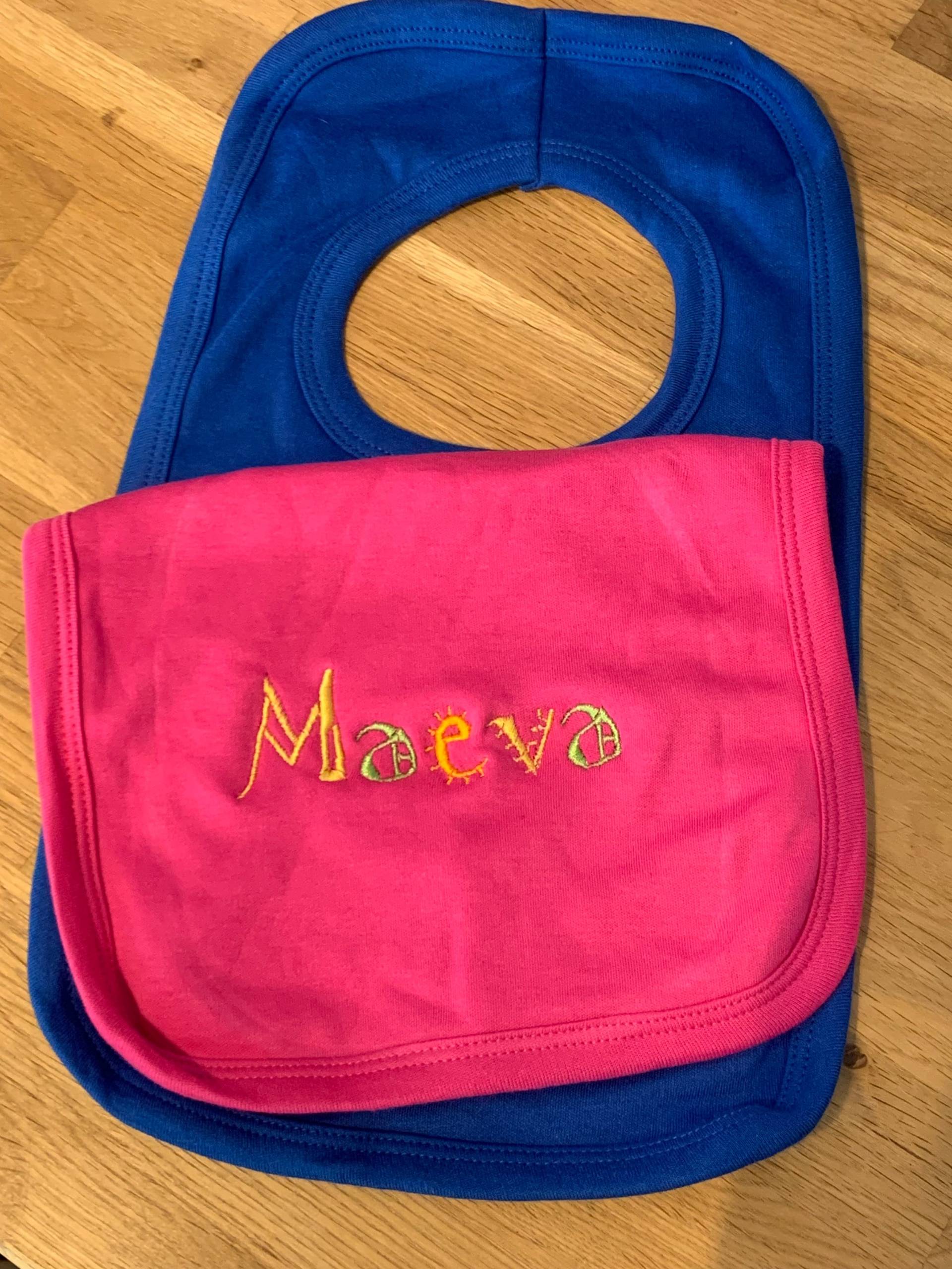 Personalisierte Baby/Kleinkind Lätzchen Geschenk 100% Jersey Baumwolle, Junge Oder Mädchen, Geschenk. Erhältlich in 6 Farben von Etsy - ClaireCreationOnline
