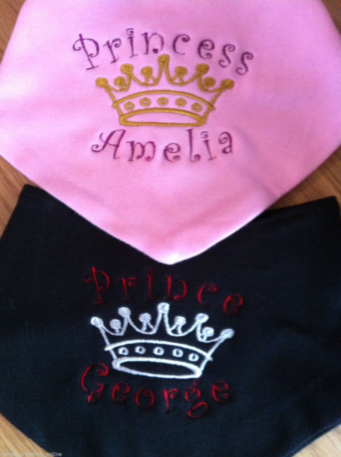 Personalisierte Prinz, Prinzessin Baby/Kleinkind Bandana Lätzchen Geschenk 100% Baumwolle in 9 Farben Erhältlich von Etsy - ClaireCreationOnline