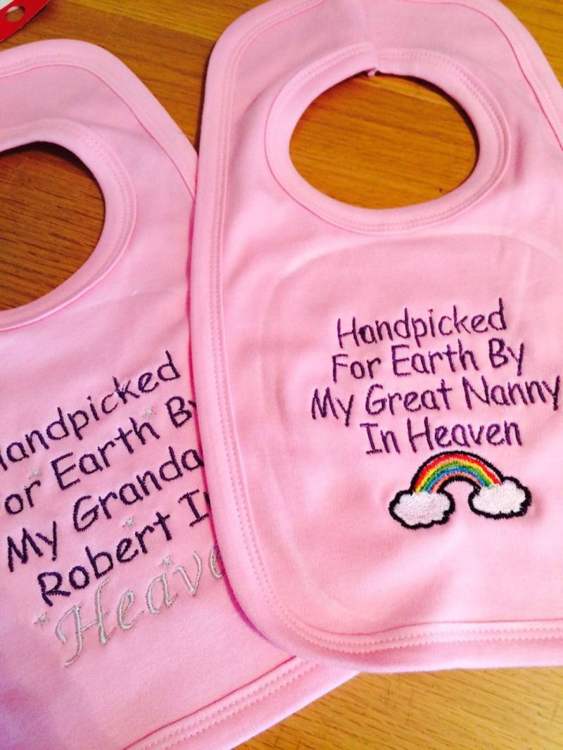 Personalisierte Regenbogen Baby/Kleinkind Pullover Lätzchen Geschenk 100% Baumwolle in 6 Farben Erhältlich von Etsy - ClaireCreationOnline