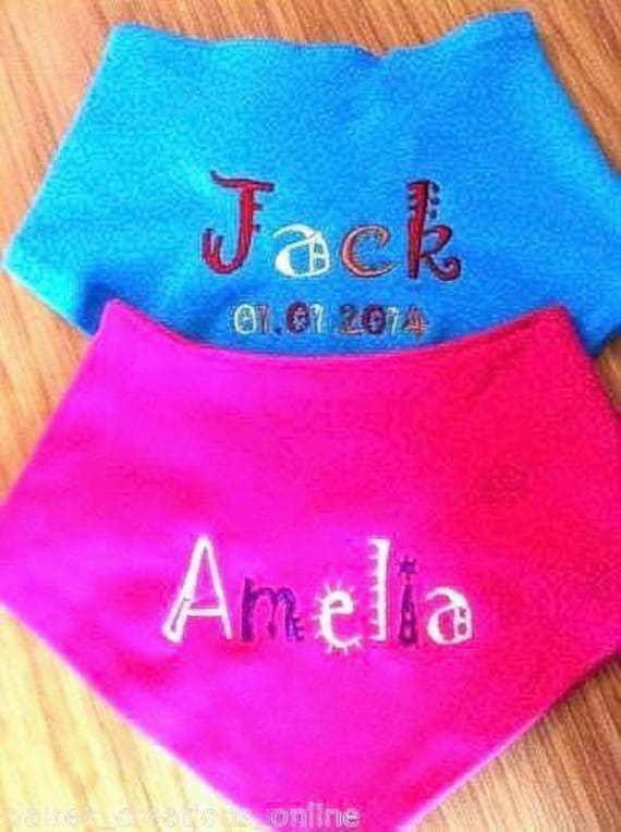 Personalisiertes Baby/Kleinkind Bandana Lätzchen Geschenk 100% Baumwolle Erhältlich in 9 Farben von Etsy - ClaireCreationOnline