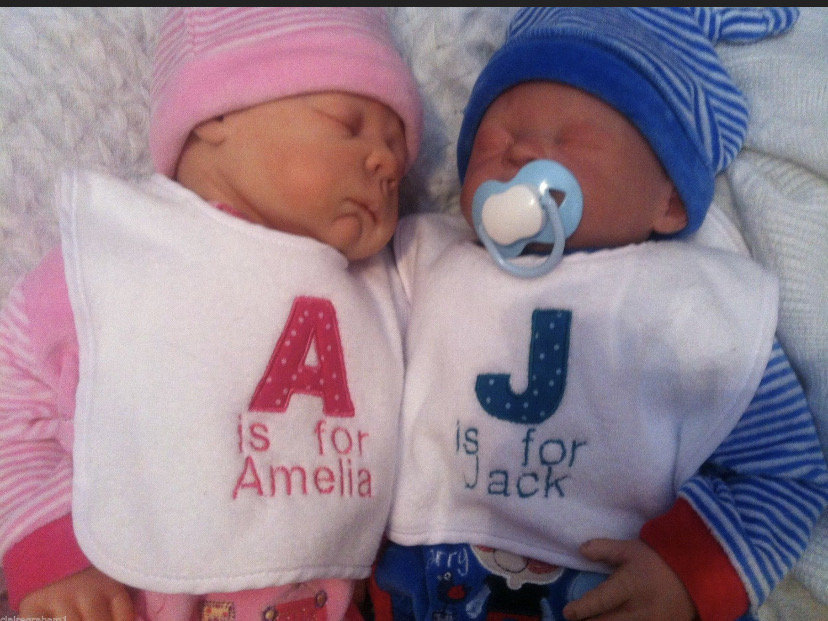 Personalisiertes Baby/Kleinkind Lätzchen Geschenk 100% Baumwolle, Junge Mädchen, Erhältlich in 6 Farben von Etsy - ClaireCreationOnline