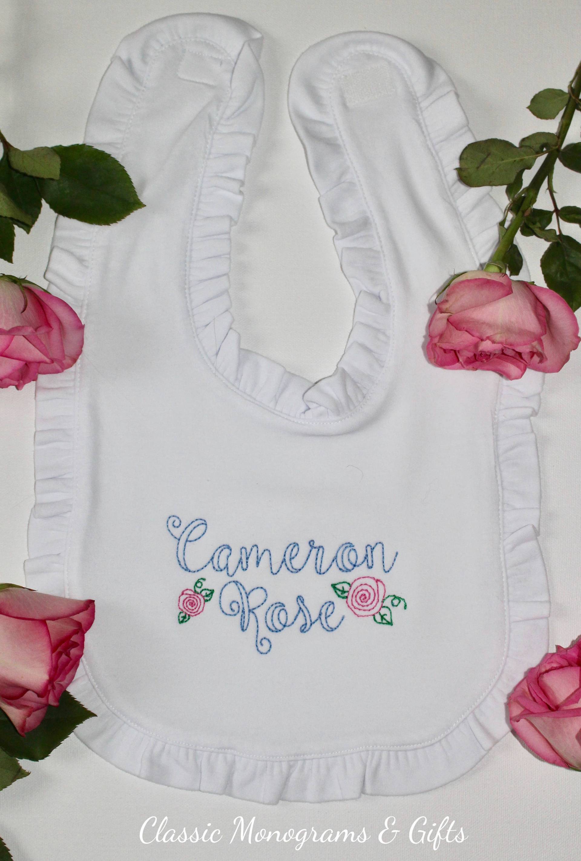 Baby Mädchen Lätzchen | Personalisiert Weiß Rüschen Bestickt 100% Baumwolle Babyparty Taufe Taufgeschenk Neues Schätzchen von Etsy - ClassicMonogramGifts
