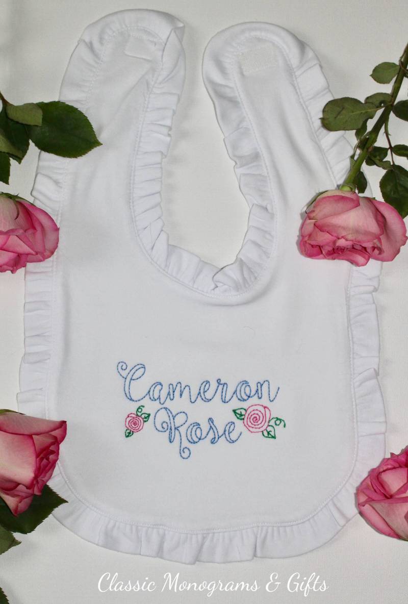 Baby Mädchen Lätzchen | Personalisiert Weiß Rüschen Bestickt 100% Baumwolle Babyparty Taufe Taufgeschenk Neues Schätzchen von Etsy - ClassicMonogramGifts