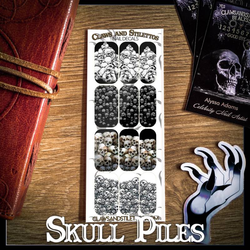 Totenkopf Haufen von Etsy - ClawsandStilettosLLC