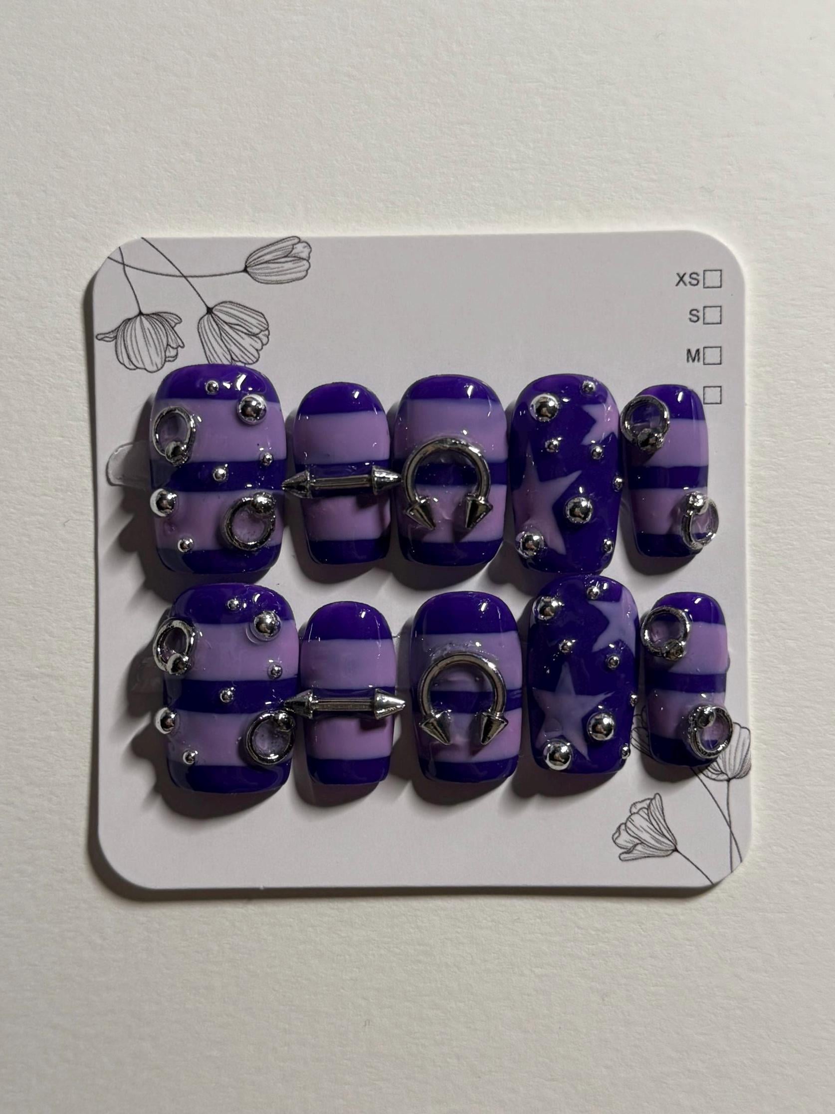 Drücken Sie Auf Die Nägel Lila Durchbohrte Design | Edgy Fake Mit Ketten Glänzende Alt Wiederverwendbare Handgemachte Benutzerdefinierte Größe von Etsy - Clawturenailz
