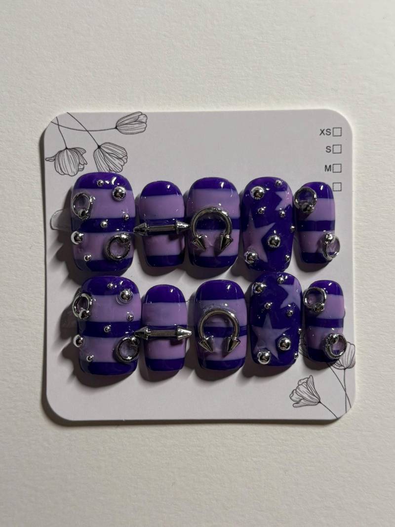 Drücken Sie Auf Die Nägel Lila Durchbohrte Design | Edgy Fake Mit Ketten Glänzende Alt Wiederverwendbare Handgemachte Benutzerdefinierte Größe von Etsy - Clawturenailz