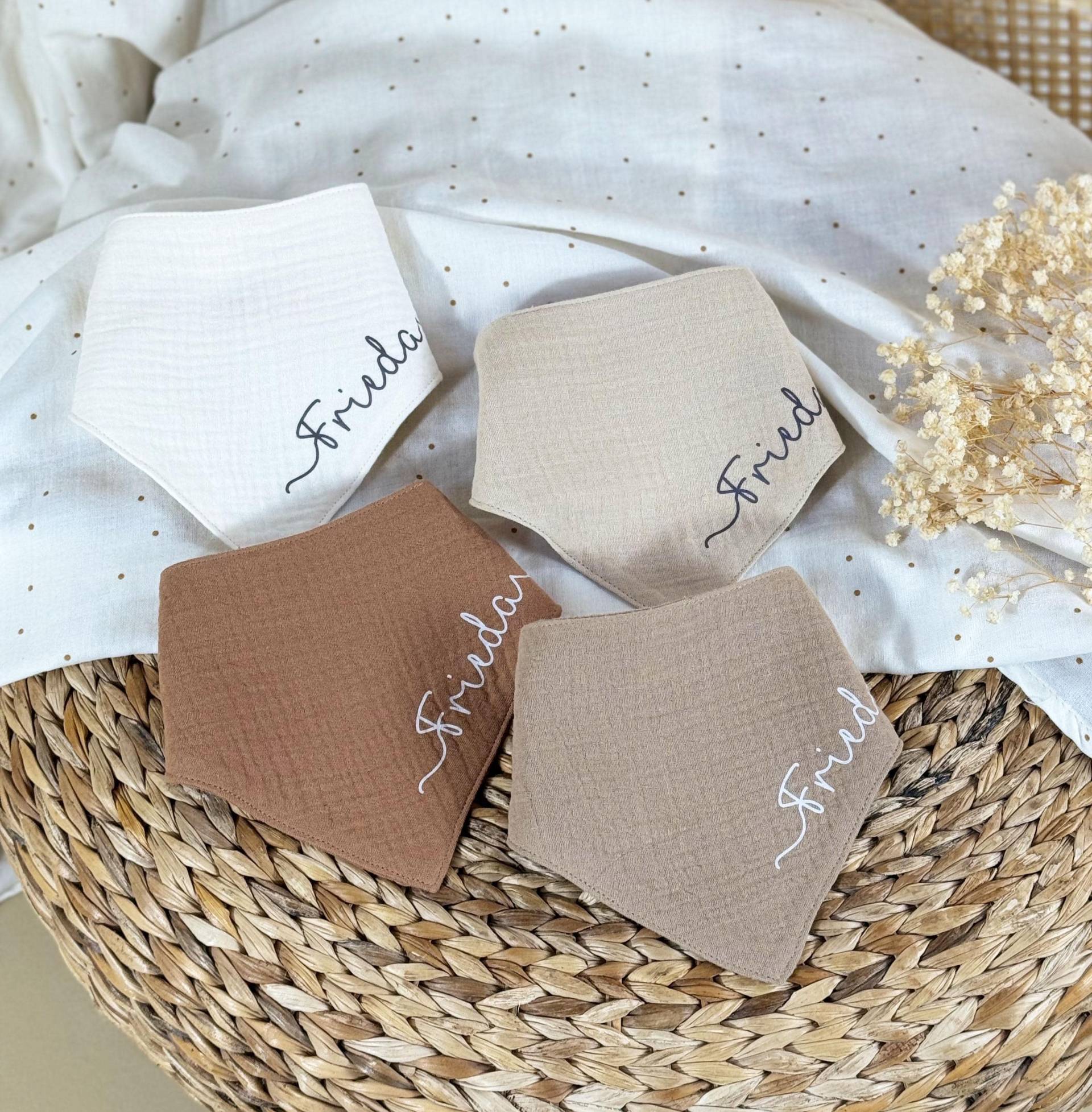 Set 4 Stück Personalisierbar Musselin Baby Und Kleinkind Halstücher Dreieckstücher Spucktücher Baumwolle Lätzchen Gaze, Geschenk Set 4 Stück Personalisierbar Musselin Baby Und Kleinkind Halstücher Dreieckstücher Spucktücher Baumwolle Lätzchen Gaze, Geschenk von Etsy - CleoNoah
