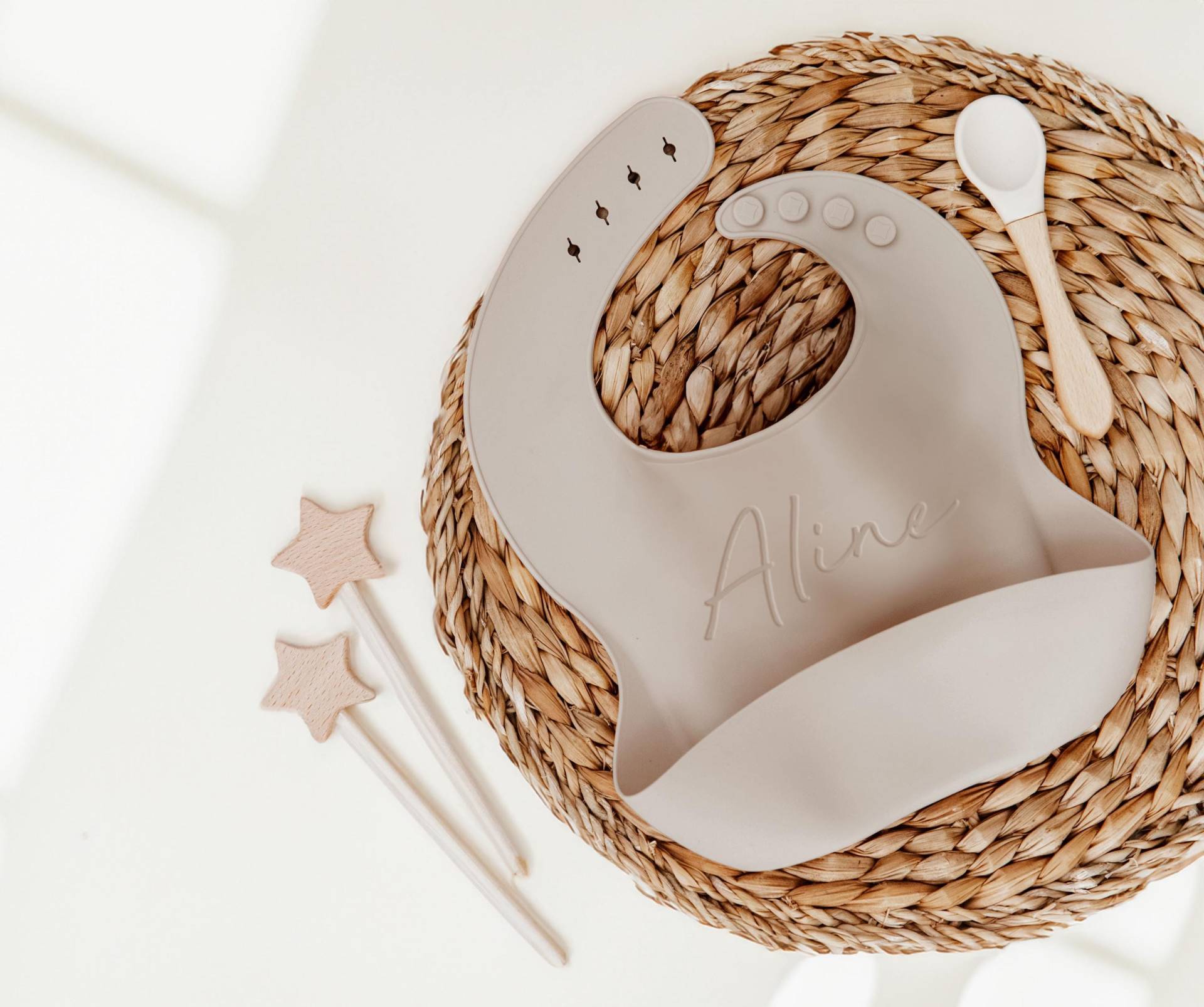 Silikon Lätzchen Mit Gravur Personalisiert Auffangtasche Baby Und Kleinkind Ideal Als Geschenk Zur Geburt Geburtstag Babygeschenk Silikon Lätzchen Mit Gravur Personalisiert Auffangtasche Baby Und Kleinkind Ideal Als Geschenk Zur Geburt Geburtstag Babygeschenk von Etsy - CleoNoah