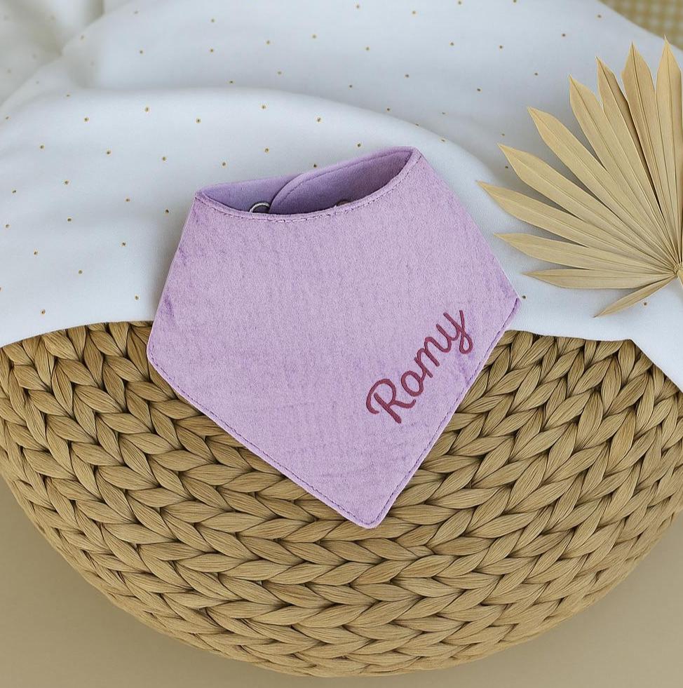 stickerei 32 Farben Lätzchen Bestickt Personalisiert Mit Musselin Baby Und Kleinkind Halstücher Dreieckstücher Baumwolle, Gaze, Geschenk stickerei 32 Farben Lätzchen Bestickt Personalisiert Mit Musselin Baby Und Kleinkind Halstücher Dreieckstücher Baumwolle, Gaze, Geschenk von Etsy - CleoNoah