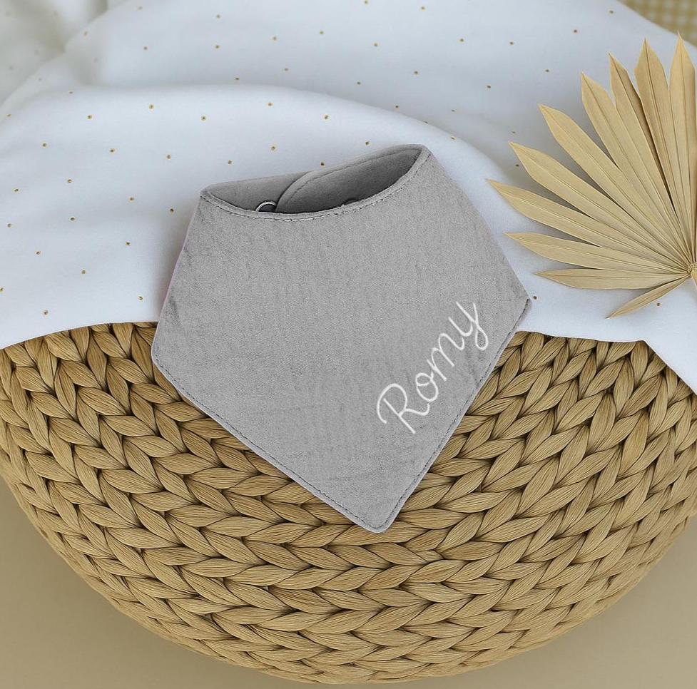 stickerei 32 Farben Lätzchen Bestickt Personalisiert Mit Musselin Baby Und Kleinkind Halstücher Dreieckstücher Baumwolle, Gaze, Geschenk stickerei 32 Farben Lätzchen Bestickt Personalisiert Mit Musselin Baby Und Kleinkind Halstücher Dreieckstücher Baumwolle, Gaze, Geschenk von Etsy - CleoNoah