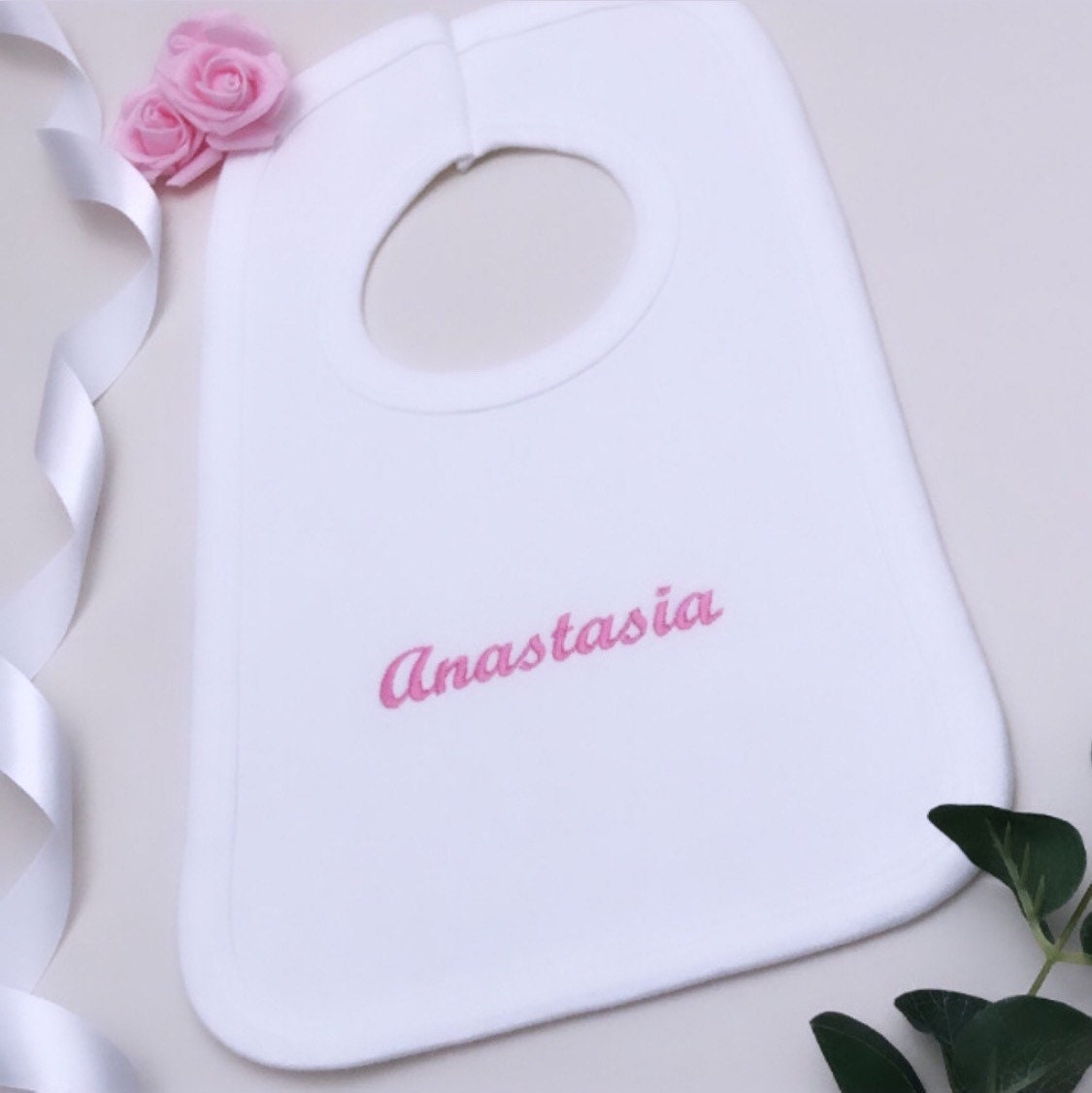 Gestickte Personalisierte Lätzchen - Name Baby Neue Baby-Geschenk Jungen Mädchen Baby-Dusche-Geschenk von Etsy - CloBellaBoutique