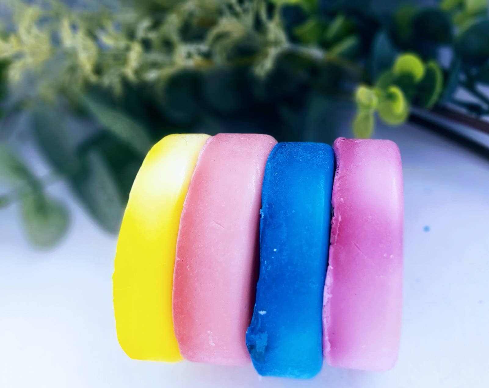 Sommer Beere Ziegenmilch Handgemacht Ovale Seifenstange - Verschiedene Tie-Dye Farben Sommer Beere Ziegenmilch Handgemacht Ovale Seifenstange - Verschiedene Tie-Dye Farben von Etsy - ClonoughHandmadeSoap