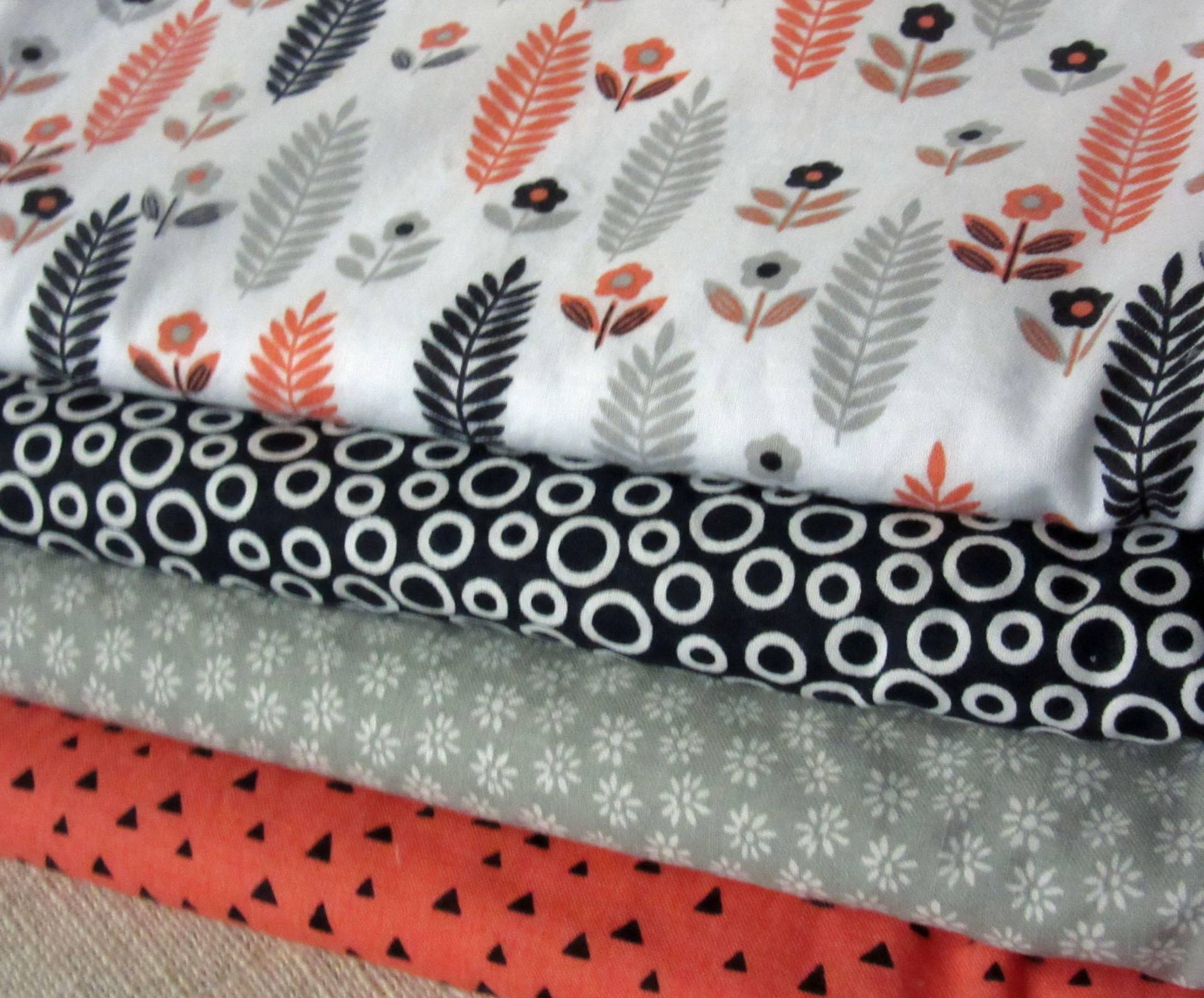 Feder Spucktücher, Boho Baby-Dusche, Erwartet Mama Geschenk, Neue Umweltfreundliche Geschenke, Spucktücher Mädchen, Baby Mädchen Geschenk von Etsy - Cloud3Designs