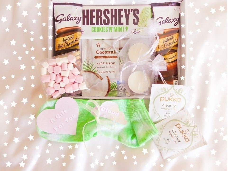 Umarmung in Einer Box Letterbox Geschenk | Geschenke Zum Geburtstag Für Sie Grüne Luxus-Self-Care-Verwöhnbox Spa Zu Hause Verwöhnkorb Umarmung in Einer Box Letterbox Geschenk | Geschenke Zum Geburtstag Für Sie Grüne Luxus-Self-Care-Verwöhnbox Spa Zu Hause Verwöhnkorb von Etsy - CloudTieDyeCo