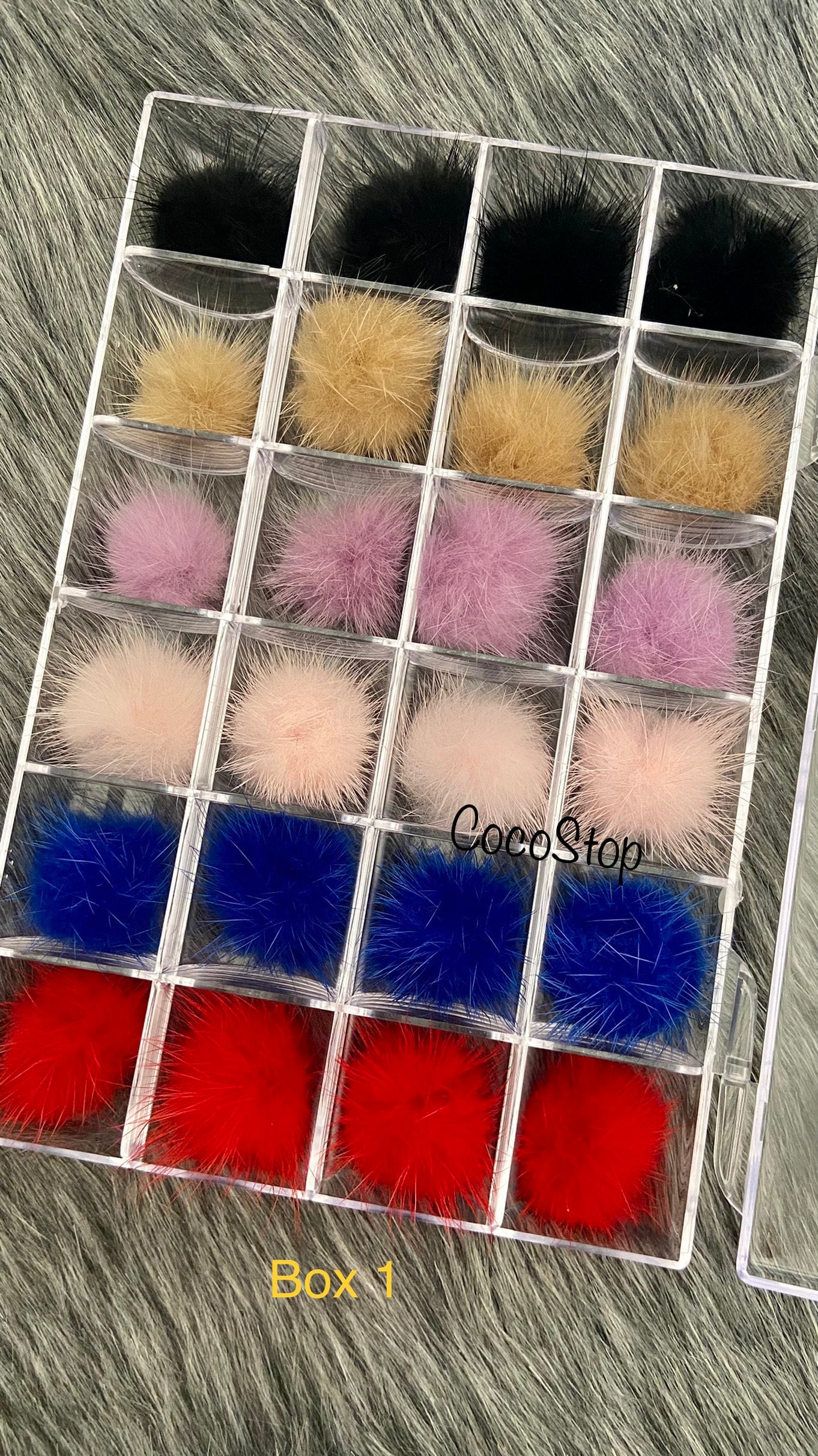24 Stück Nail Poms Fluffy Balls 3D Abnehmbare Nagel Pompoms Mit Abnehmbarer Basis Pom Und Aufbewahrungsbox 24 Stück Nail Poms Fluffy Balls 3D Abnehmbare Nagel Pompoms Mit Abnehmbarer Basis Pom Und Aufbewahrungsbox von Etsy - CocoStop