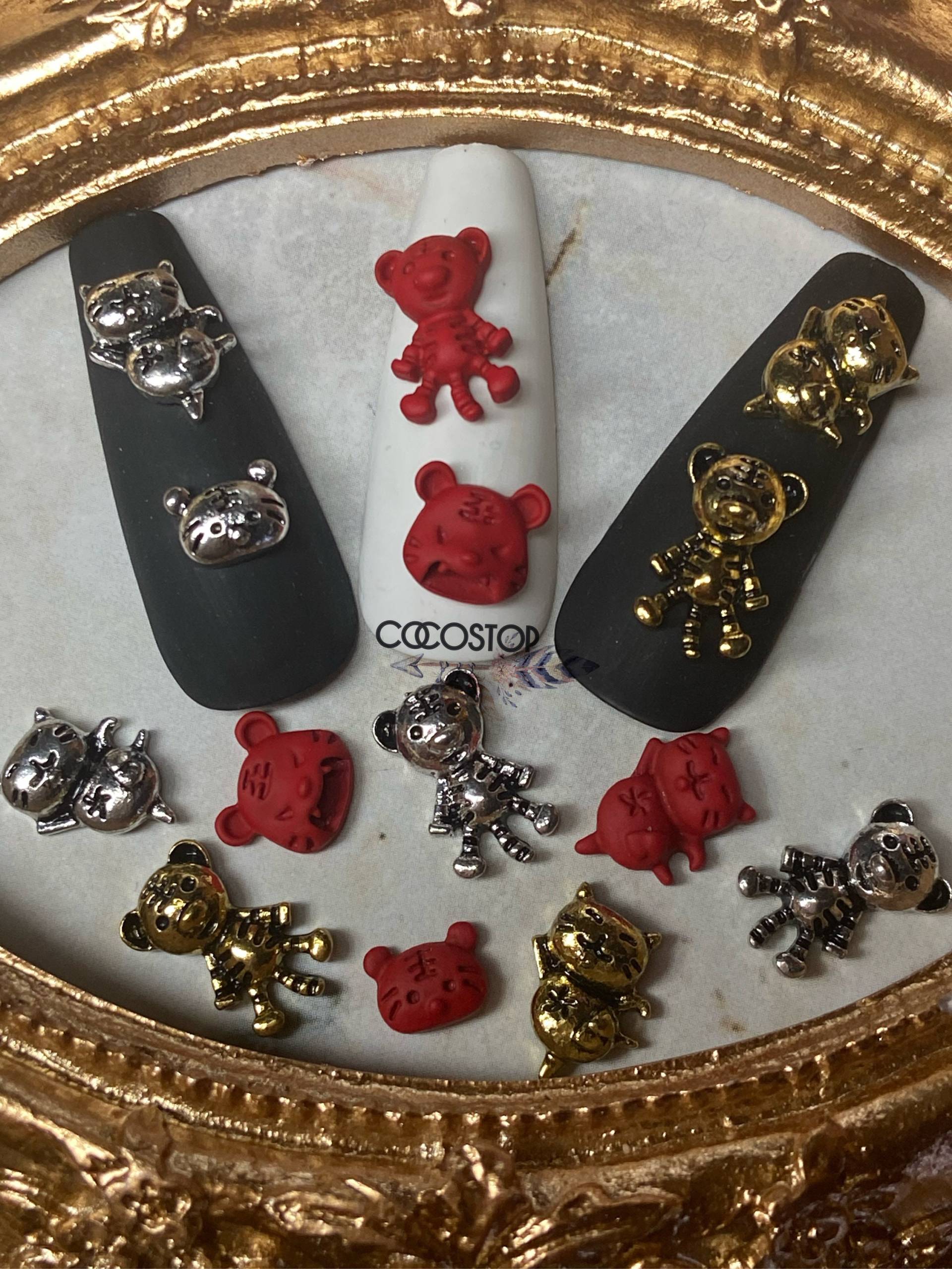 Glückskatze Und Tiger Aus Metall Nagel Charms Glückskatze Und Tiger Aus Metall Nagel Charms von Etsy - CocoStop