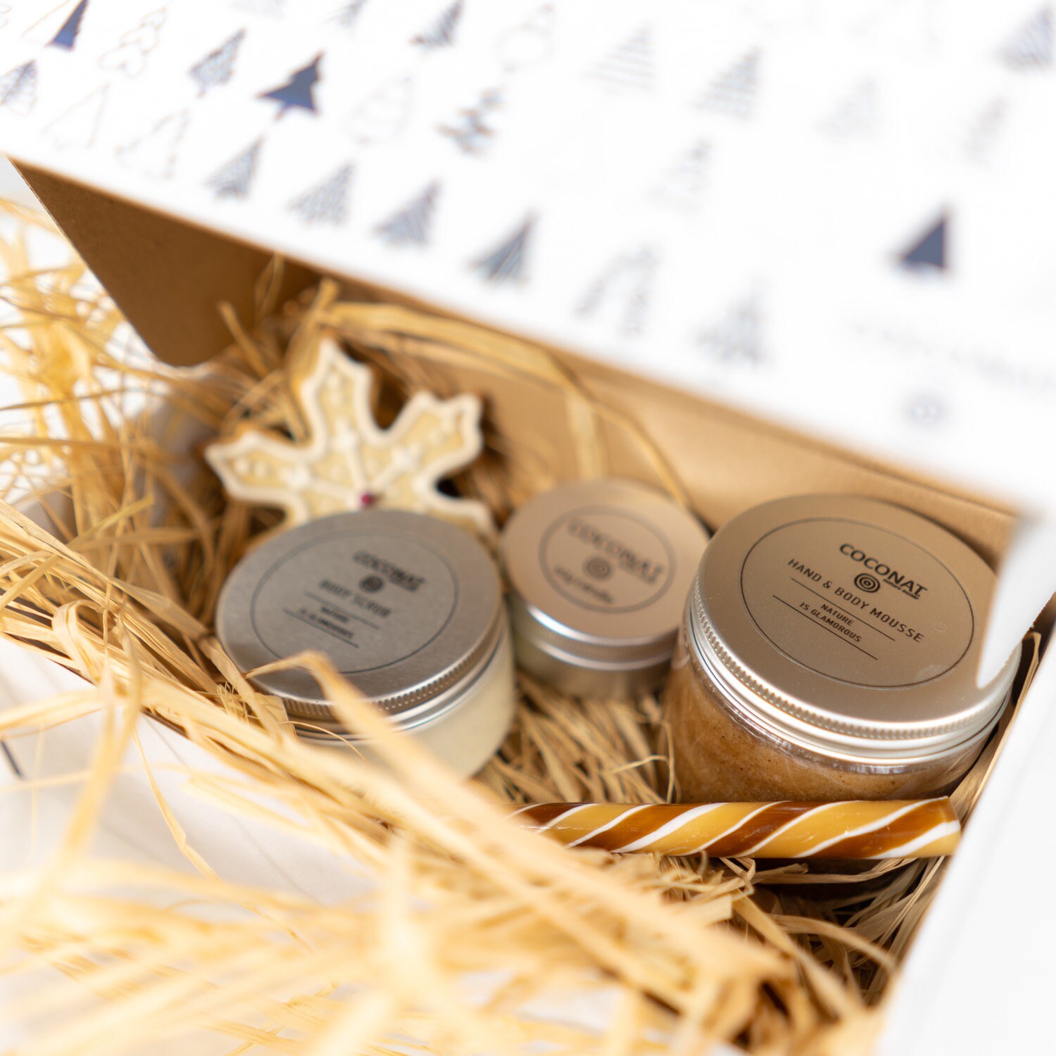 Weihnachtsgeschenkbox - Naturkosmetik Umweltfreundliche Weihnachtsgeschenkidee Natürliche Körperbutter, Lebkuchen-Körperpeeling Und Eine Sojakerze von Etsy - CoconatNatureInside