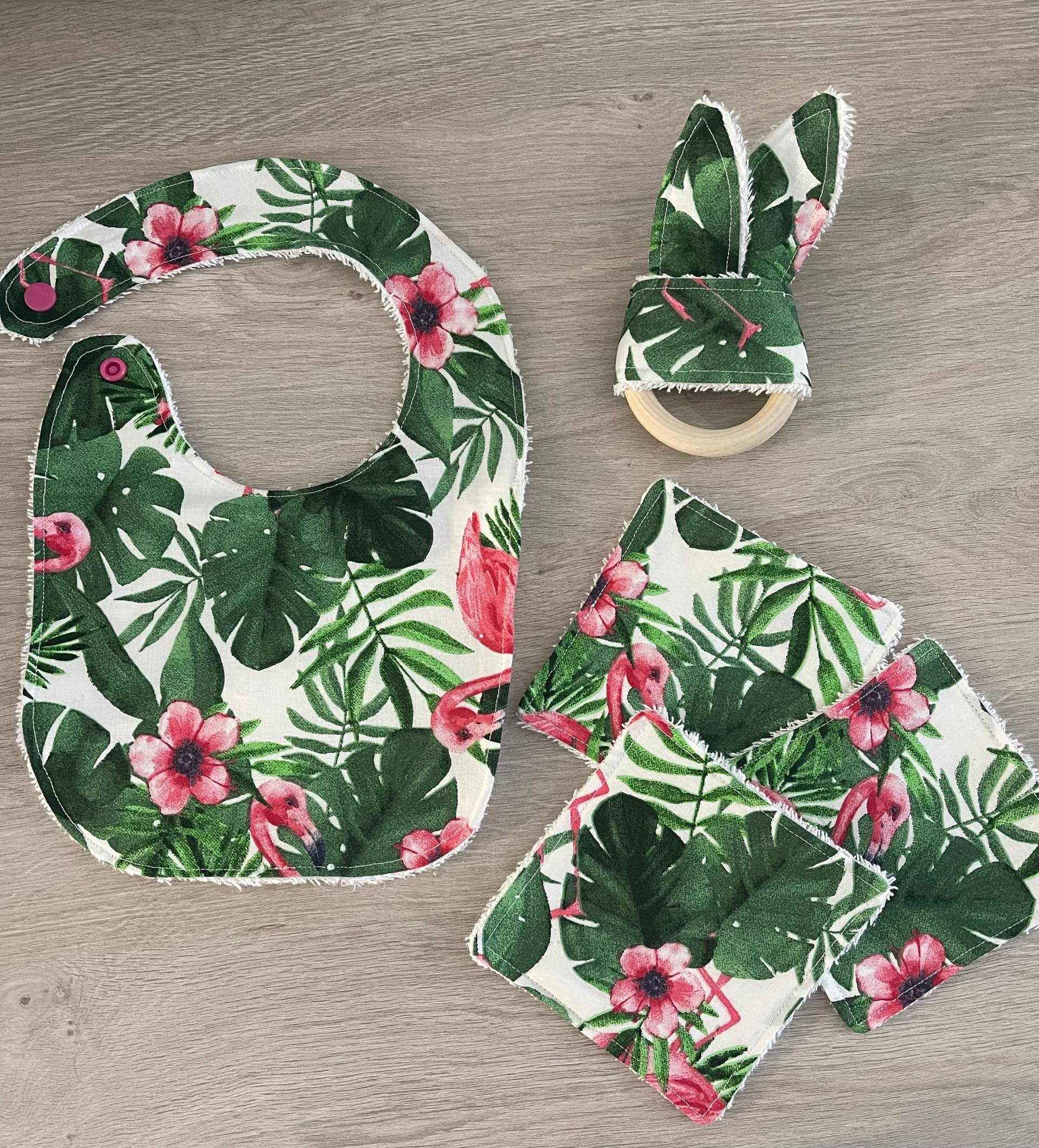 Geburtsgeschenk - Lätzchen Beißring Geburtsgeschenk - Lätzchen Beißring von Etsy - CofiaCreations