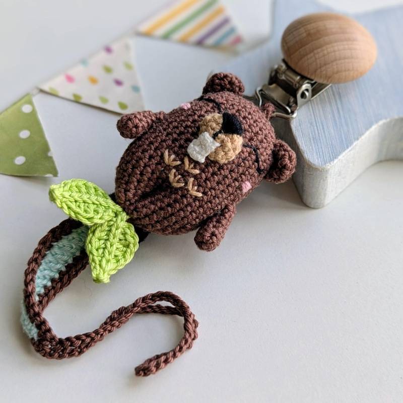 Gehäkelte Biber Schnullerkette Gehäkelte Biber Schnullerkette von Etsy - ColoredYarn