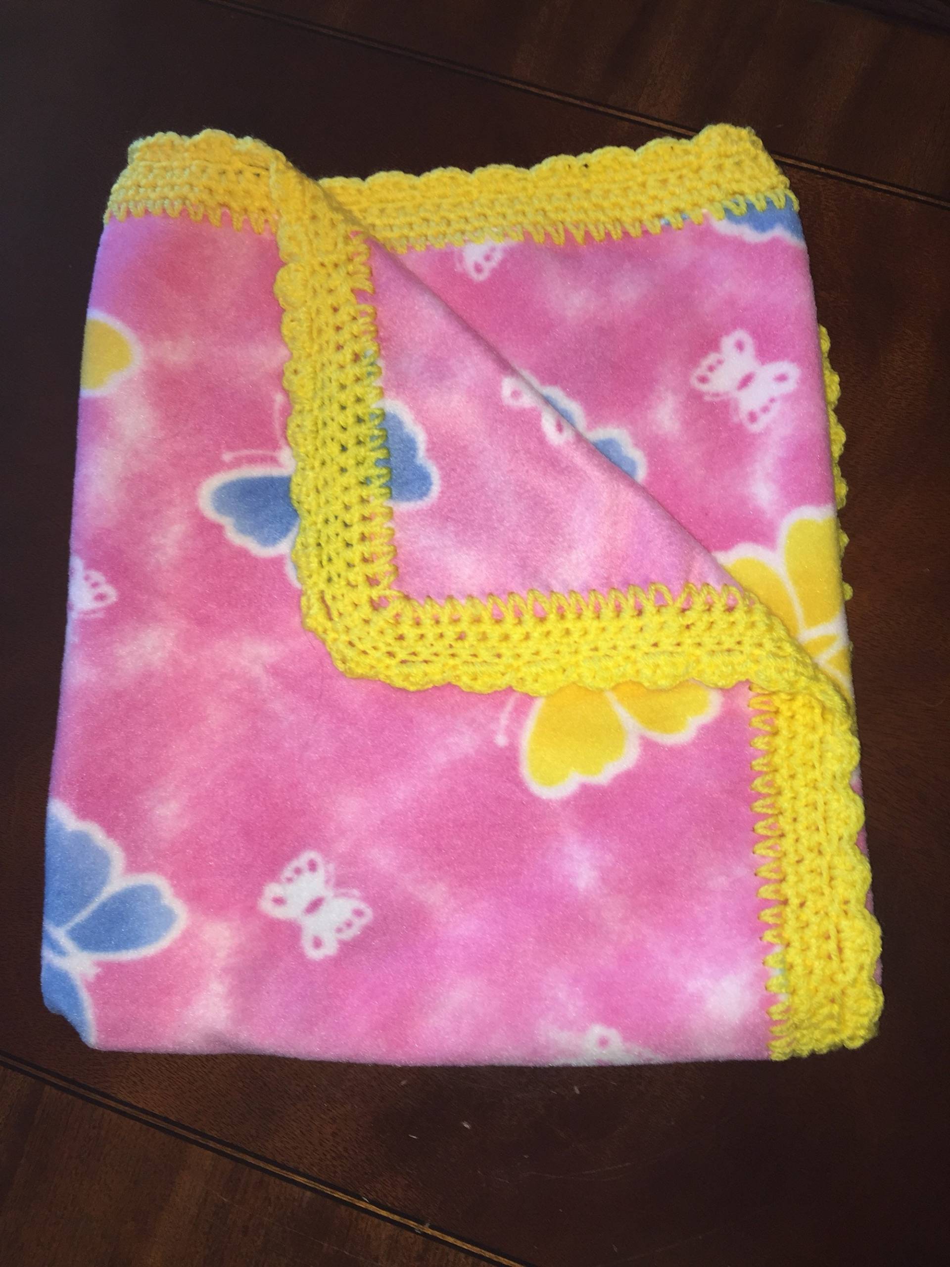 Mehrfarbige Schmetterlinge Auf Rosa Hintergrund Fleecedecke Mit Gehäkelten Rüschenkanten, Für Baby, Kleinkind, Kind, Neugeborene Mehrfarbige Schmetterlinge Auf Rosa Hintergrund Fleecedecke Mit Gehäkelten Rüschenkanten, Für Baby, Kleinkind, Kind, Neugeborene von Etsy - ColoumiSkyeDesigns