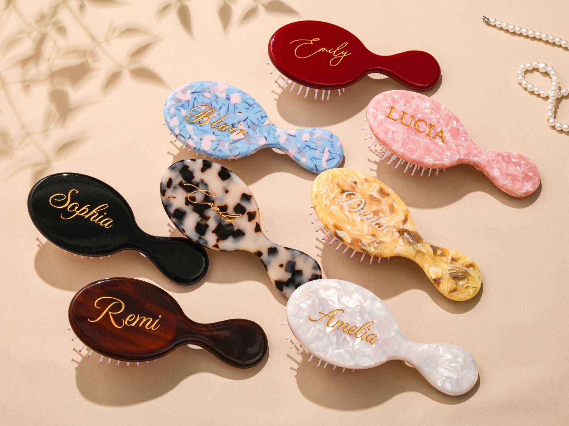 Personalisierte Gravierte Kamm, Mini-Haarkamm, Brautjungfer Haarkamm, Benutzerdefinierte Geldbörse Taschenkamm Mit Namen, Geschenk, Geschenk Für Sie Personalisierte Gravierte Kamm, Mini-Haarkamm, Brautjungfer Haarkamm, Benutzerdefinierte Geldbörse Taschenkamm Mit Namen, Geschenk, Geschenk Für Sie von Etsy - ConyersFinds
