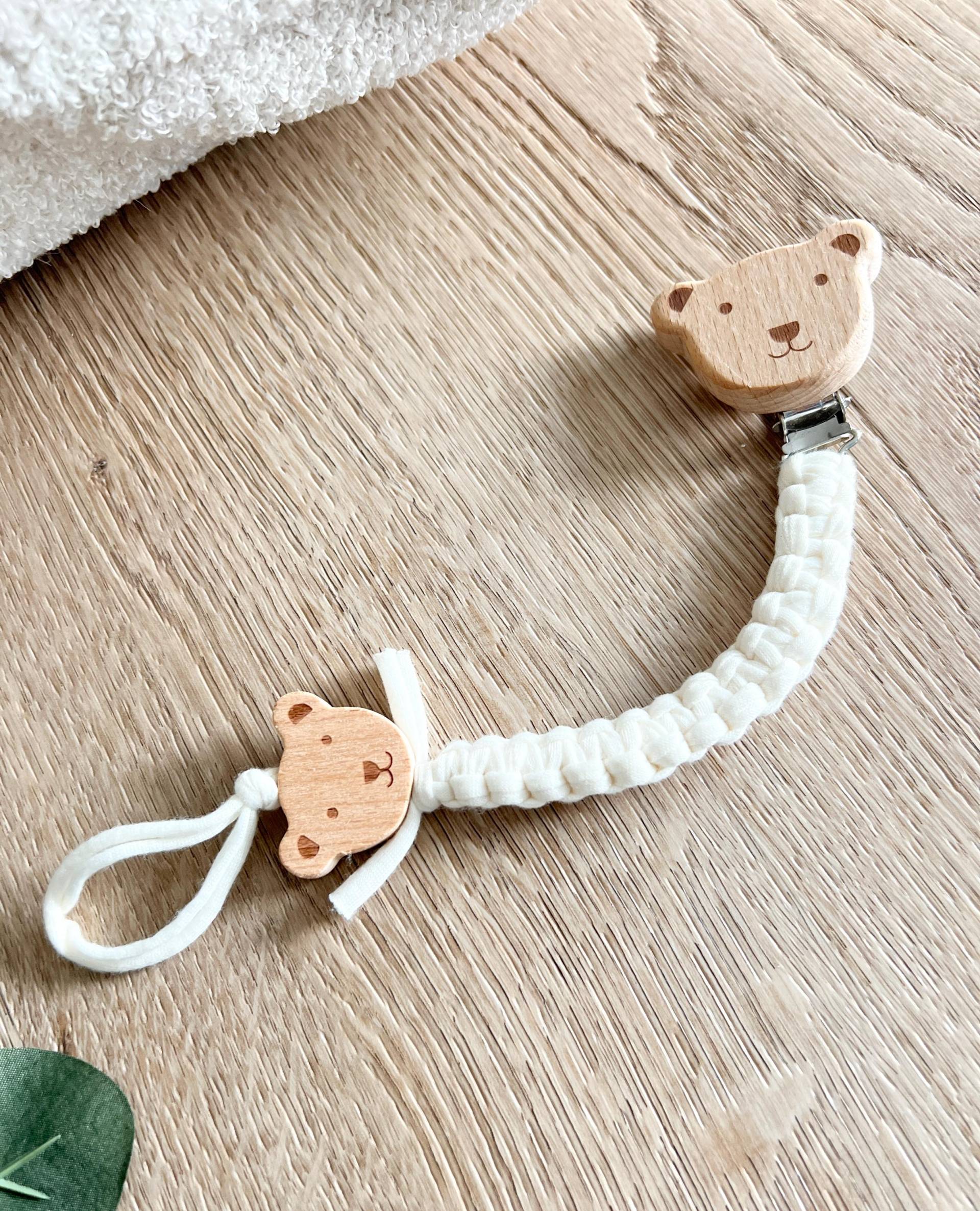 Schnullerkette, Holz Bär, Creme Weiß, Jersey Baumwolle Stoff, Baby Geschenk Zur Geburt, Tier Bären Anhänger, Neugeborenes, Babygeschenk Schnullerkette, Holz Bär, Creme Weiß, Jersey Baumwolle Stoff, Baby Geschenk Zur Geburt, Tier Bären Anhänger, Neugeborenes, Babygeschenk von Etsy - CosyHavenDE