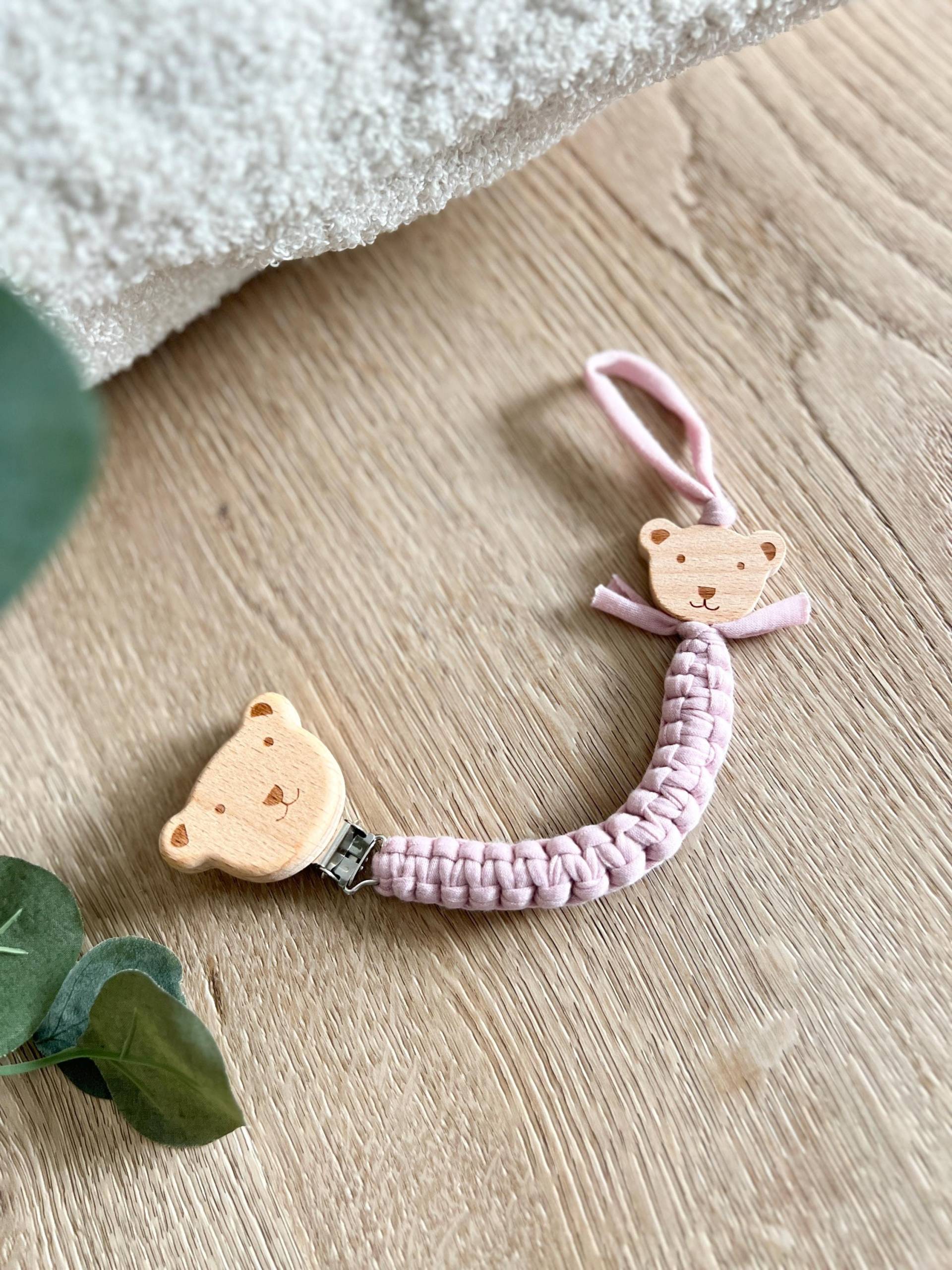 Schnullerkette Baby, Holz Bär, Altrosa, Jersey Baumwolle, Geschenk Zur Geburt, Tier Bären Anhänger, Neugeborenes, Babygeschenk Schnullerkette Baby, Holz Bär, Altrosa, Jersey Baumwolle, Geschenk Zur Geburt, Tier Bären Anhänger, Neugeborenes, Babygeschenk von Etsy - CosyHavenDE