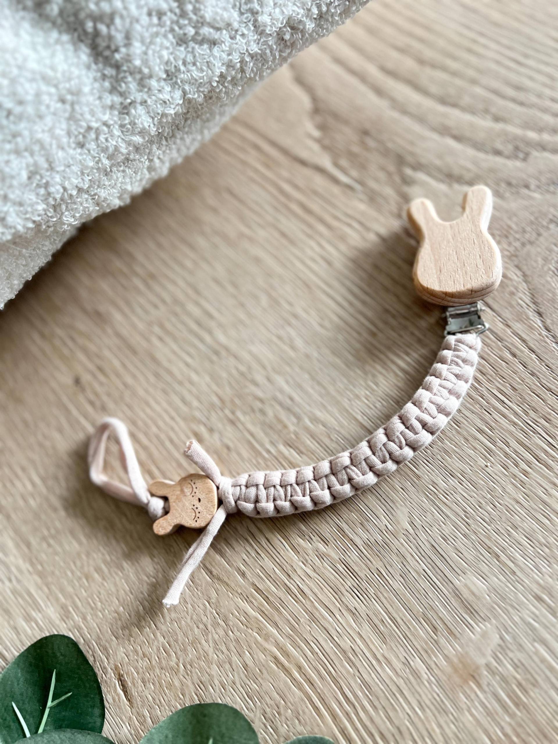 Schnullerkette Baby, Holz Hase, Beige, Jersey Baumwolle Stoff, Geschenk Zur Geburt, Anhänger, Neugeborenes, Babygeschenk, Tier Anhänger Schnullerkette Baby, Holz Hase, Beige, Jersey Baumwolle Stoff, Geschenk Zur Geburt, Anhänger, Neugeborenes, Babygeschenk, Tier Anhänger von Etsy - CosyHavenDE